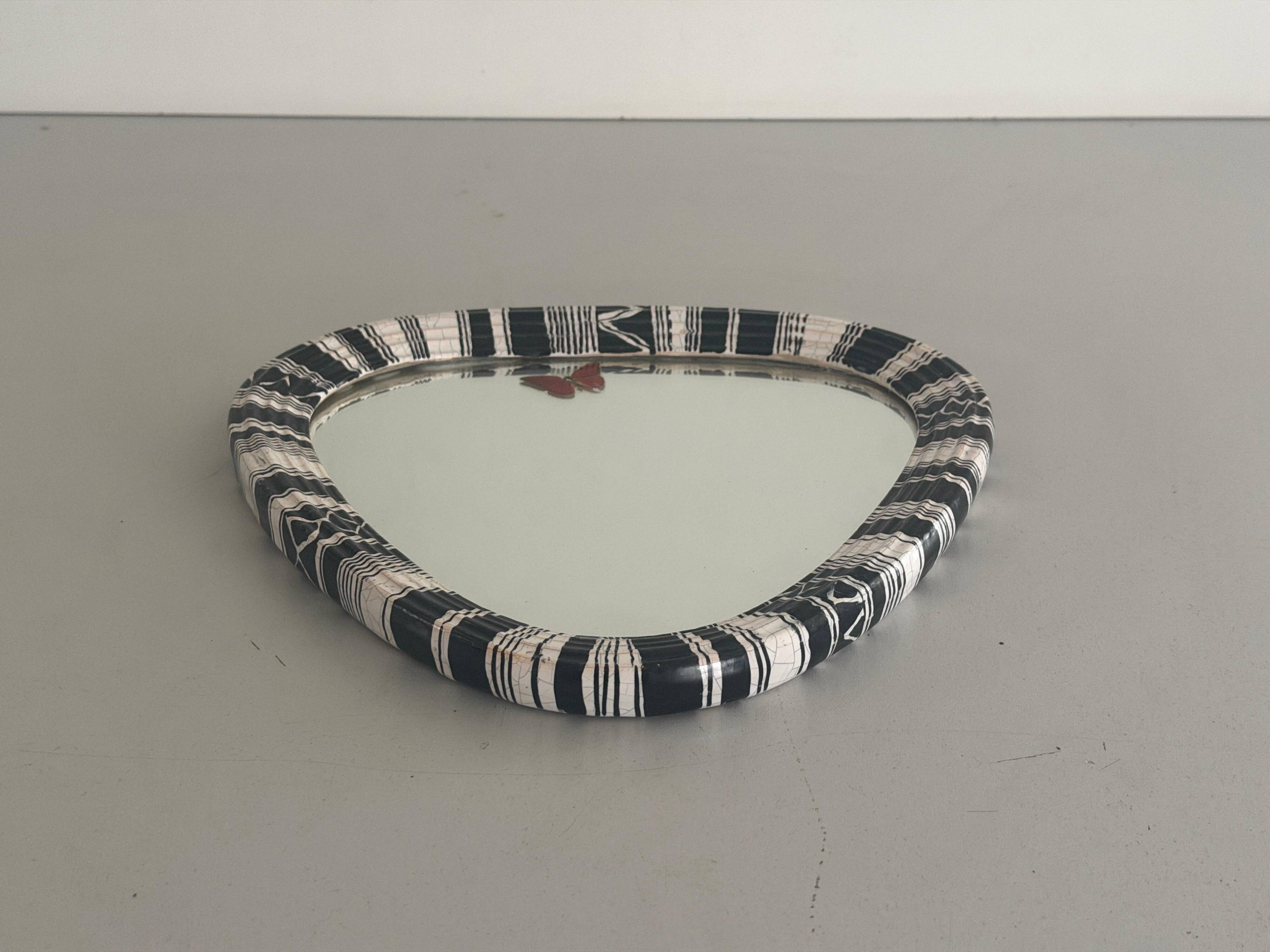 Small wall mirror, round triangle in black and white ceramic, 1950s, Germany.