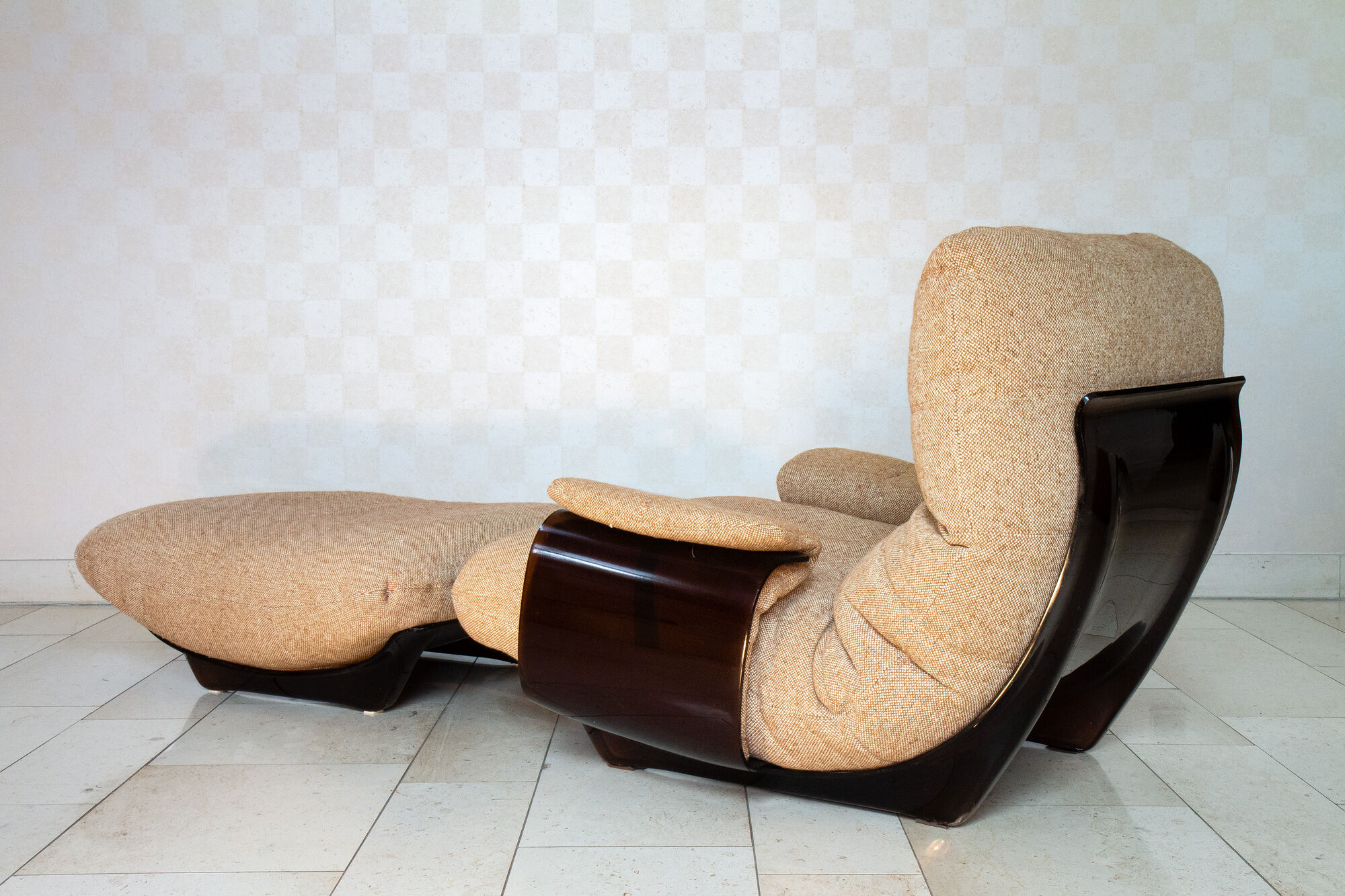 Armchair and its ottoman Safi/Marsala by Michel Ducaroy, edition Ligne Roset 1970