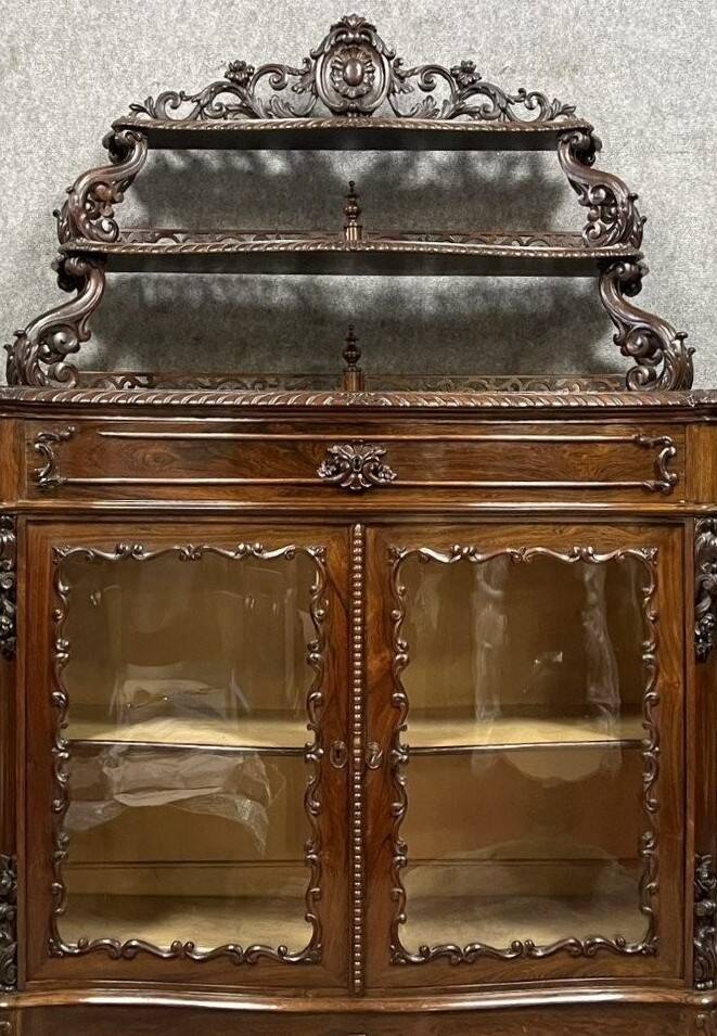Superb curved display cabinet from the Napoléon III period, made of mahogany.
