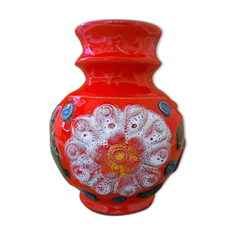 Vase "vintage" en céramique polychrome vernissée à décor floral stylisé.