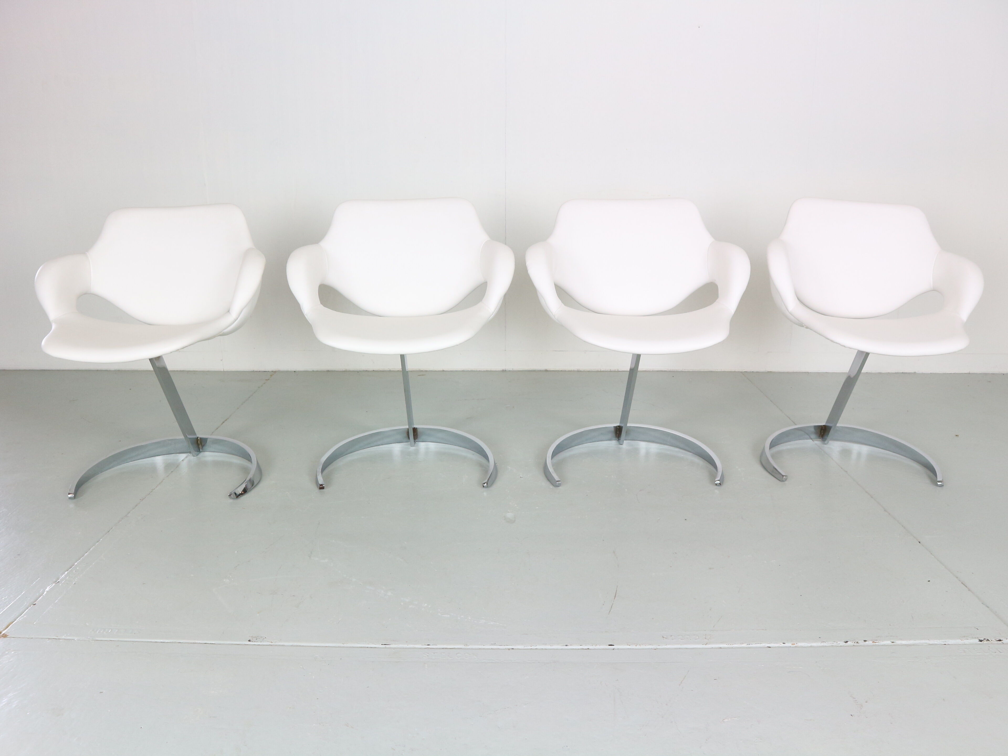 La marque Euro International Steel Furniture est située à Drongen, en Belgique.