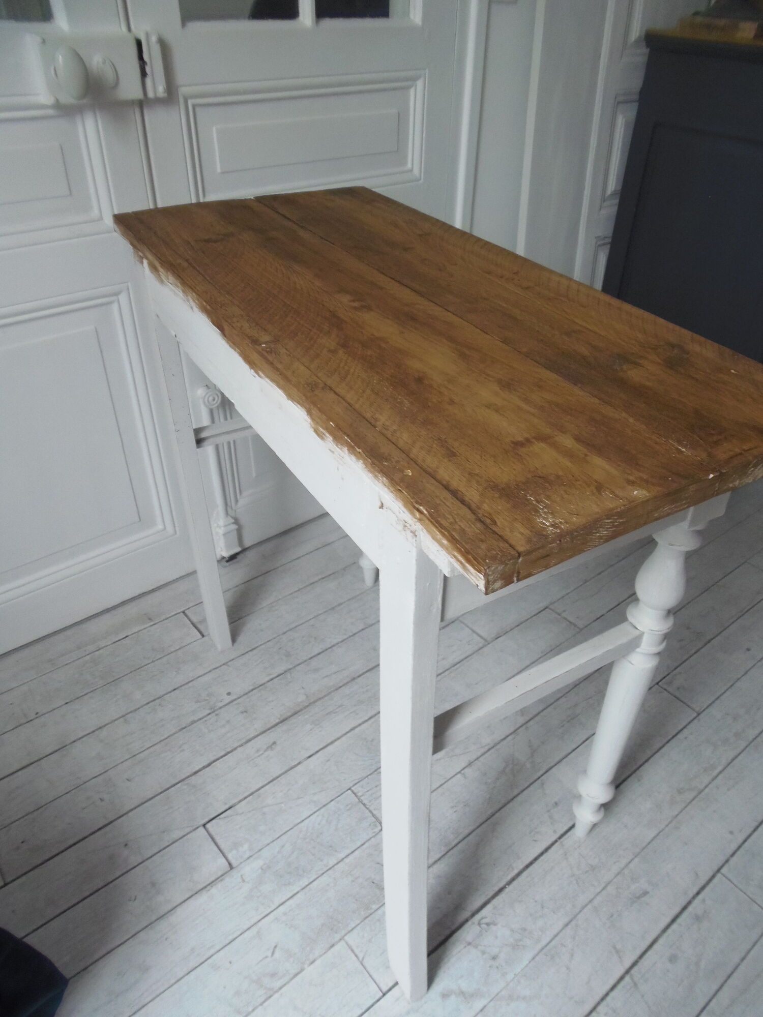 Dessert, old desk, pedestal and pearl grey patinated oak belt, wooden tray