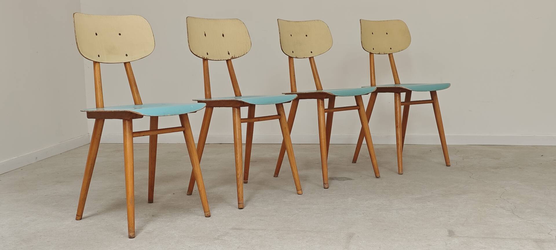 Lot de 4 chaises bois TON Bystrice ( Thonet ) bleu clair , lot 2