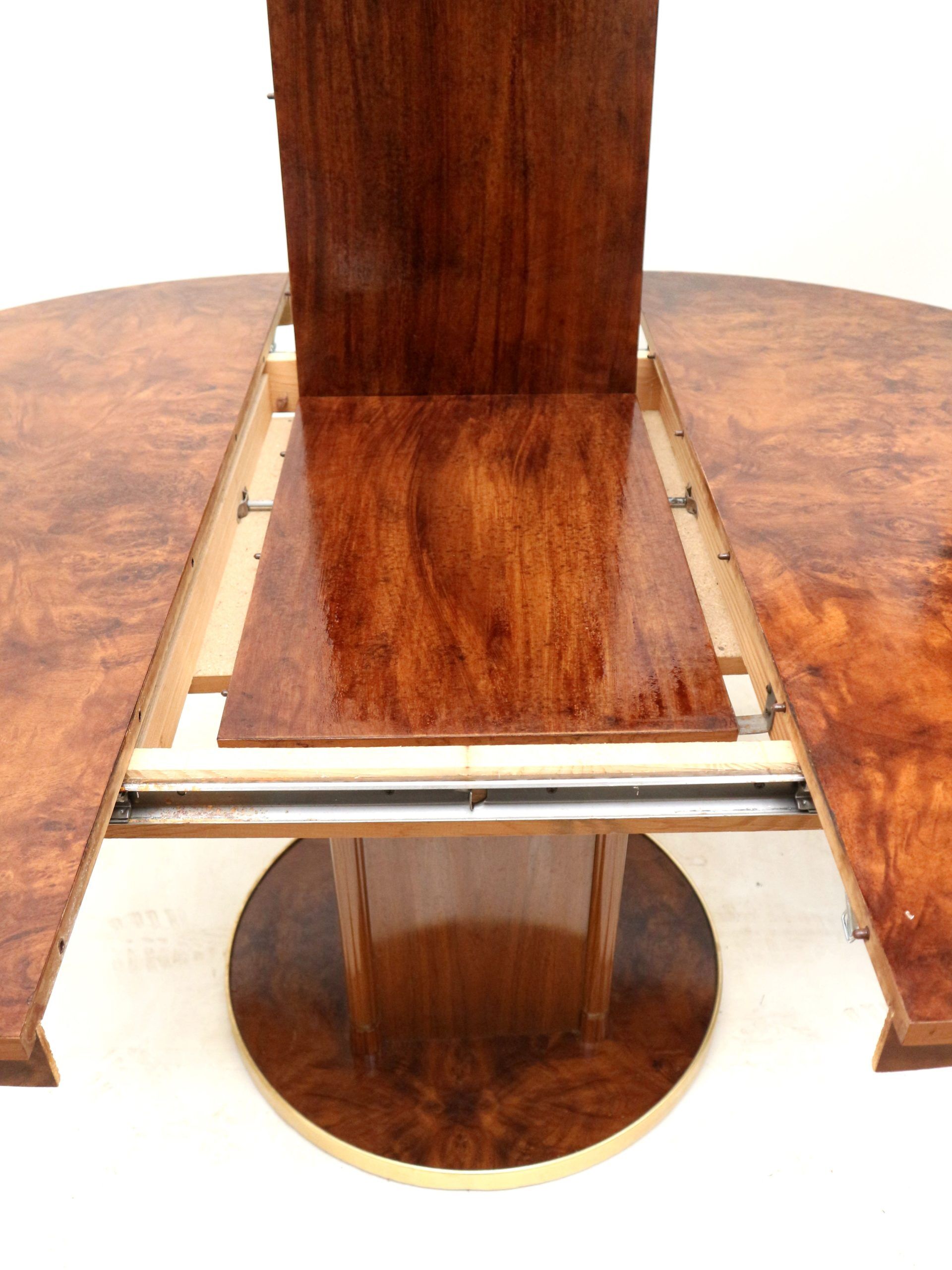 Elegant vintage Art Deco extendable round dining table