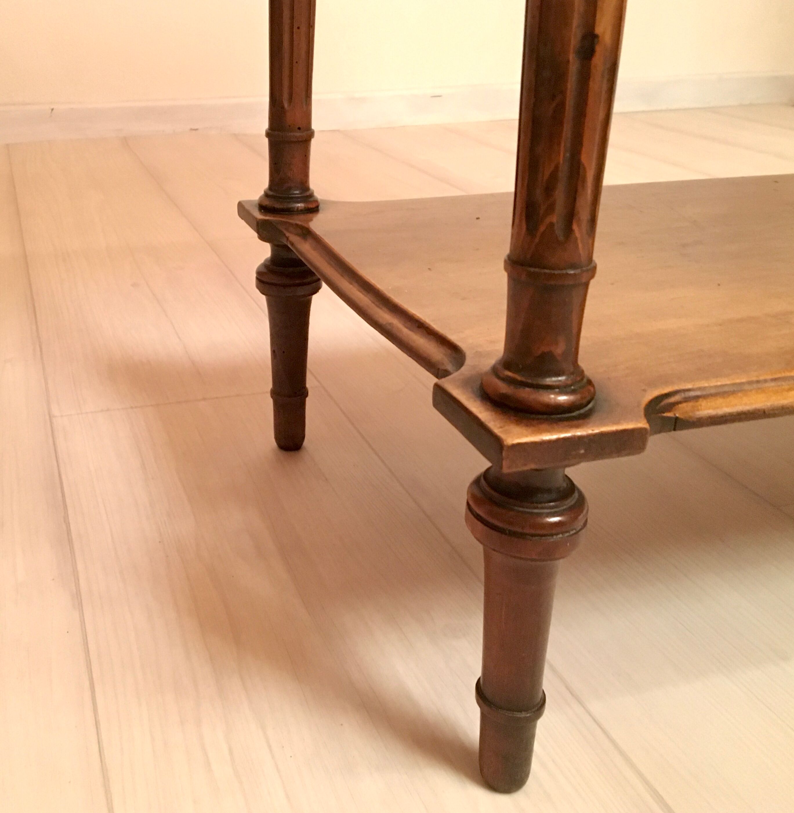 Table d’appoint style Louis XVI marbre