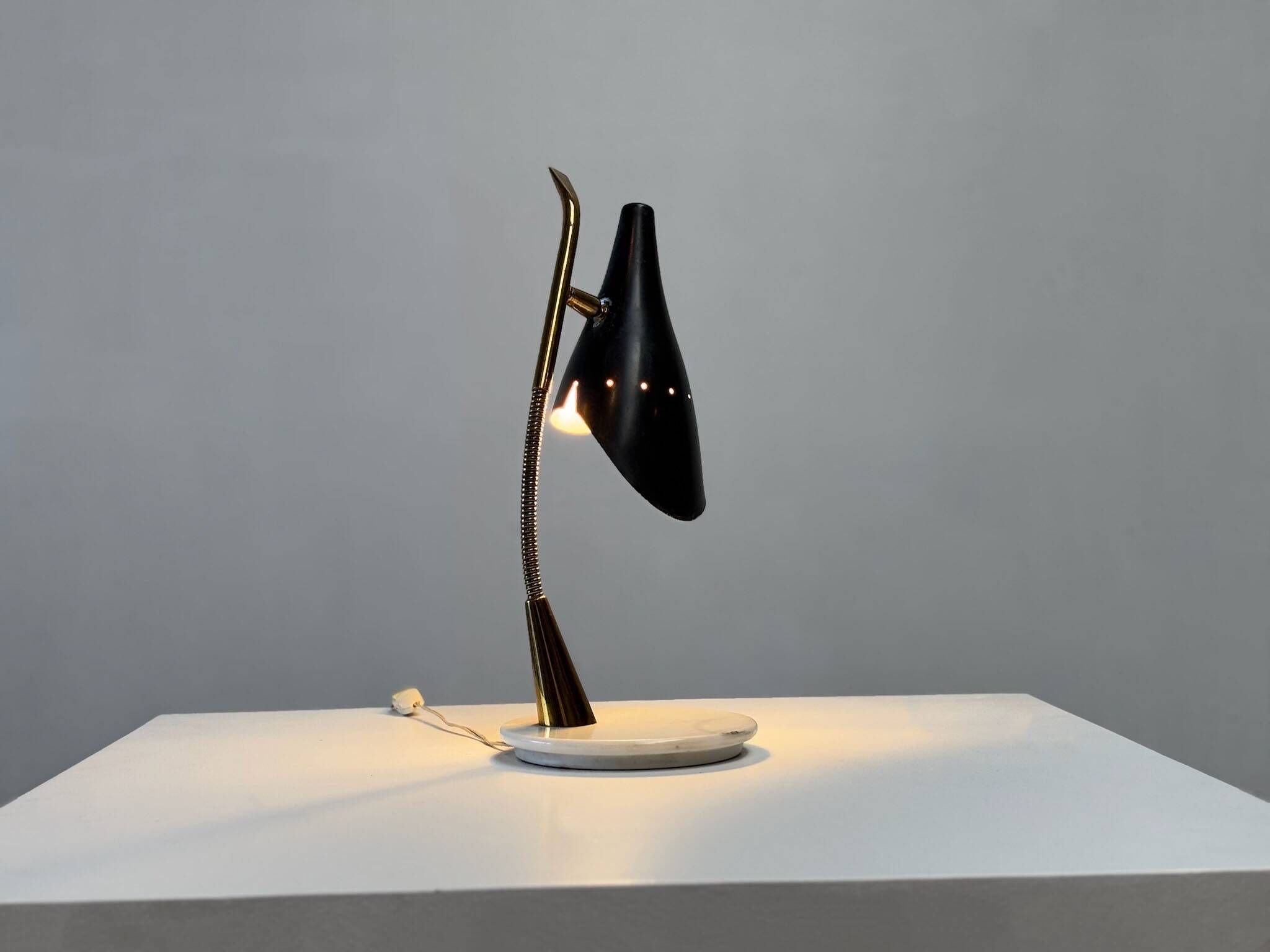 Lampe de table italienne par Oscar Torlasco pour Lumi