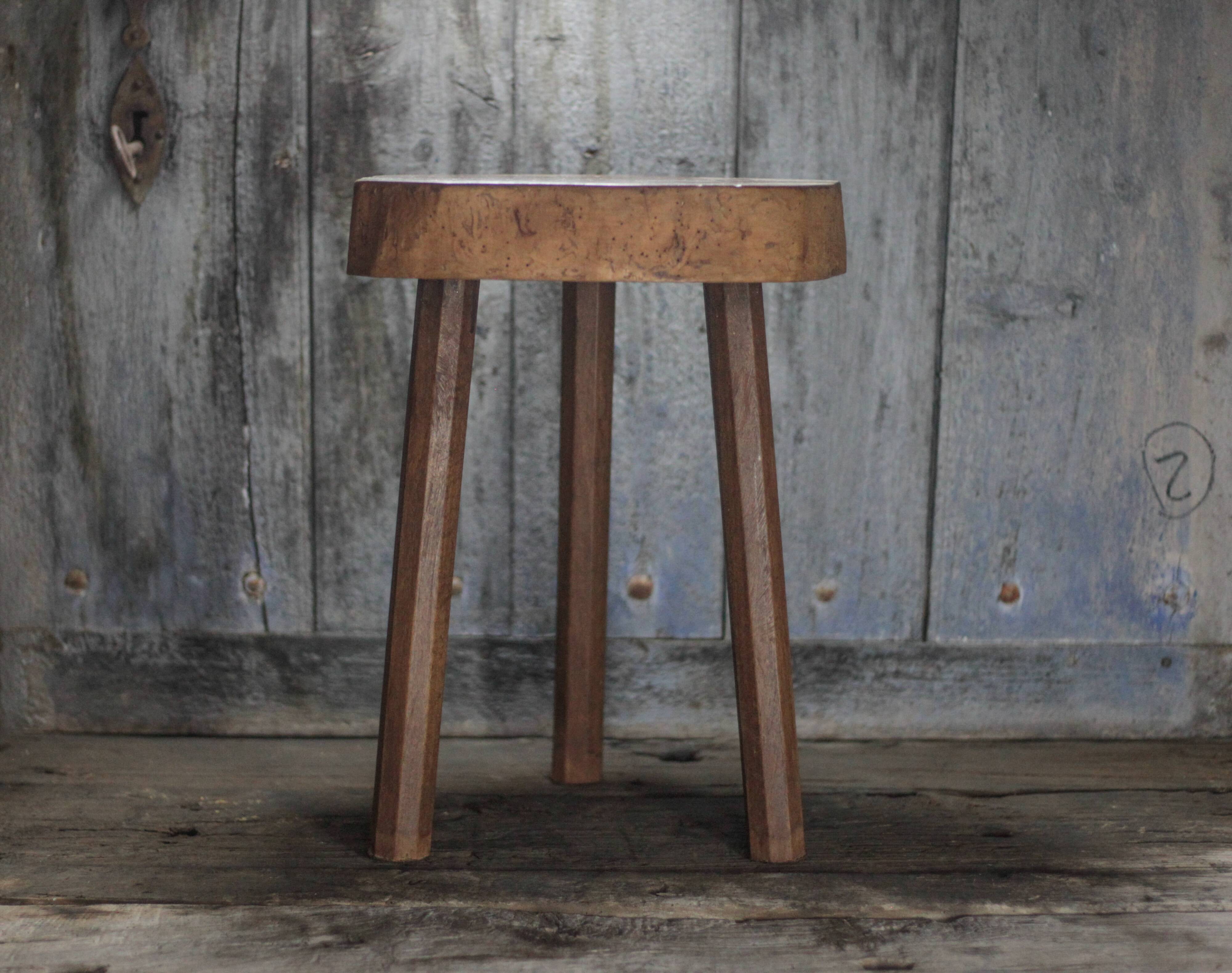 Tabouret vintage, tabouret bois , brutaliste, porte-plante, déco intérieur