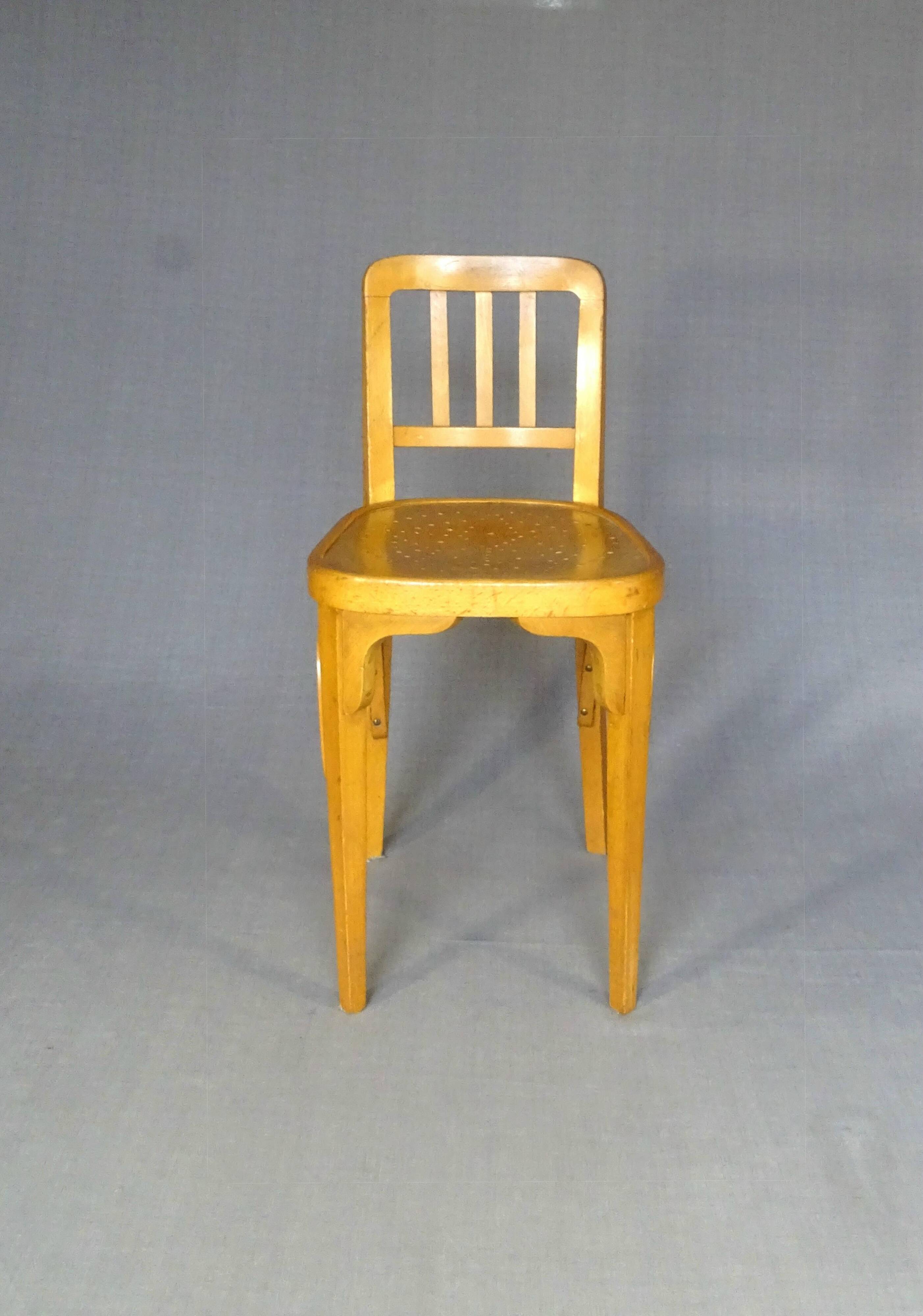 Curved wooden workshop chair Horgen Glarus (CH) 1950, not Thonet bistro.