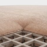 Large banc ottoman Carla Sozzani à Milan velour de mohair 1990