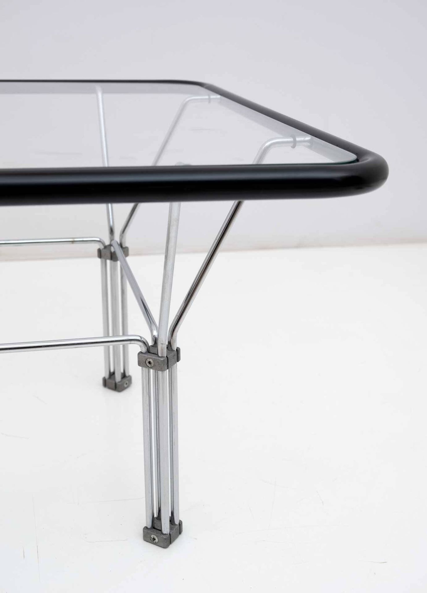 Table basse post-moderne en cristal et acier, attribuée à Niels Bendtsen, années 1970
