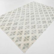 Tapis persan ancien ivoire et vert à motifs géométriques, 198x296
