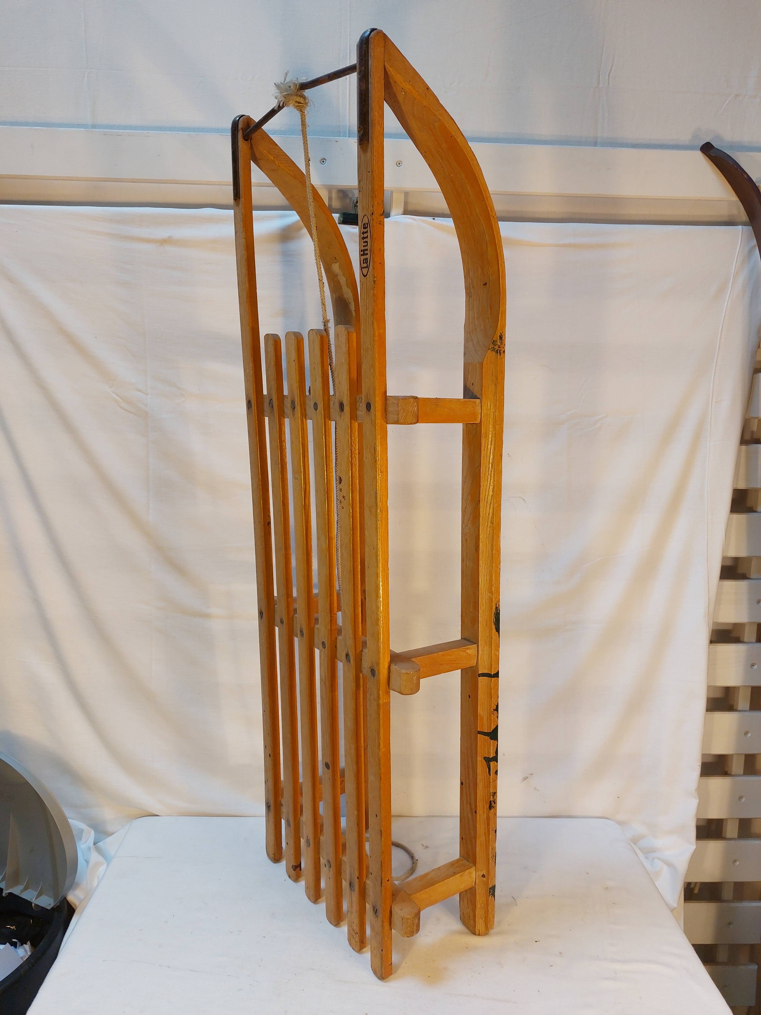 Vintage solid beech sled signed La Hutte - 110 cm