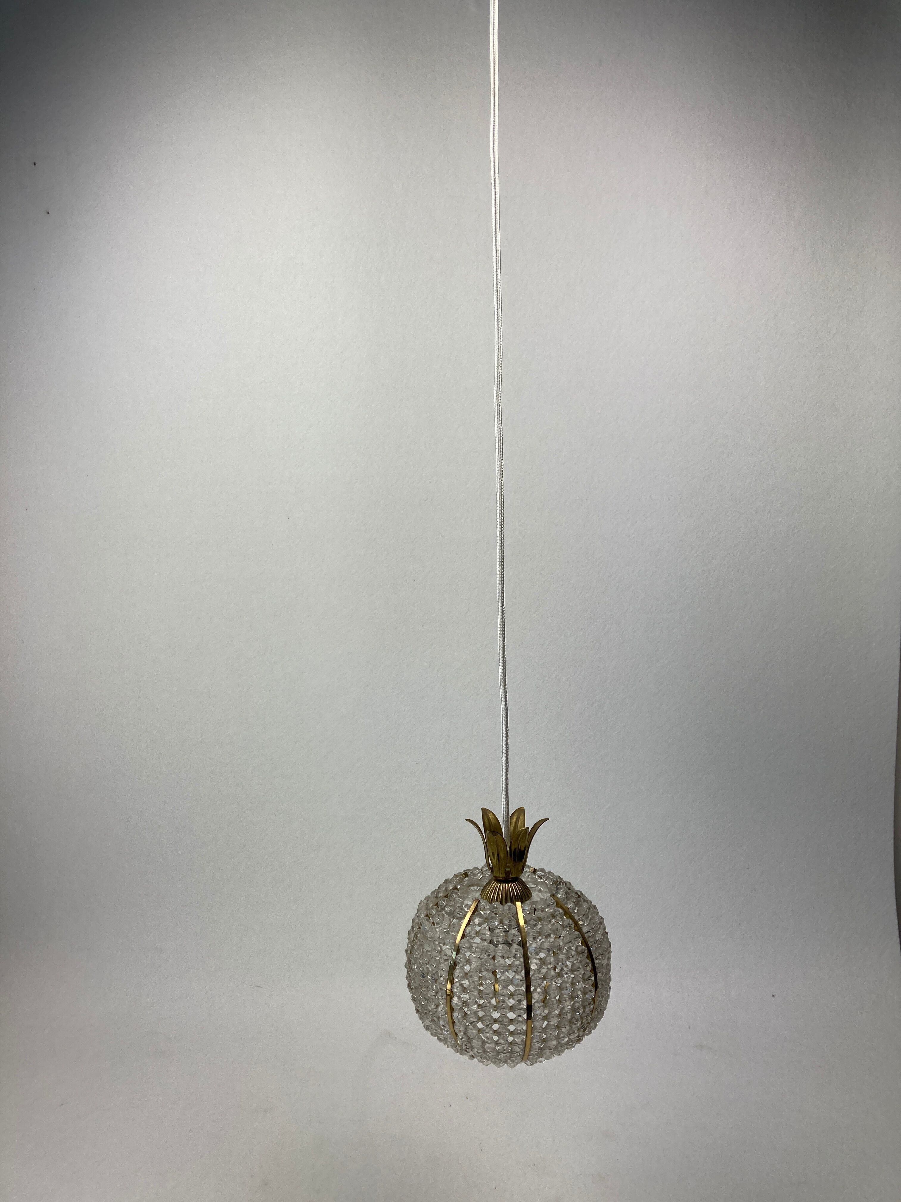 Suspension en cascade de pommes de pin régence hollywoodienne par Emil Stejnar pour Rupert Nikoll