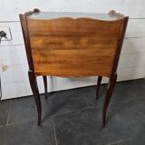 Table de chevet à rideau style Louis XV en merisier