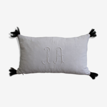 Coussin monogrammé