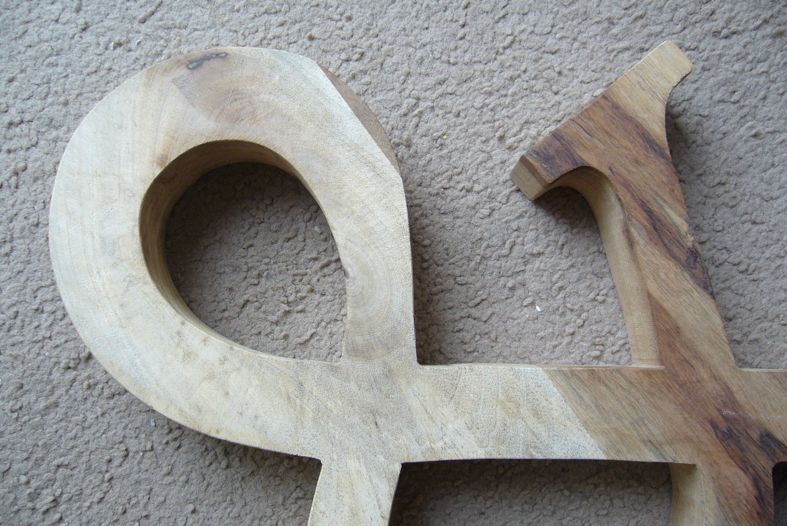 Letter Esperluette solid wood