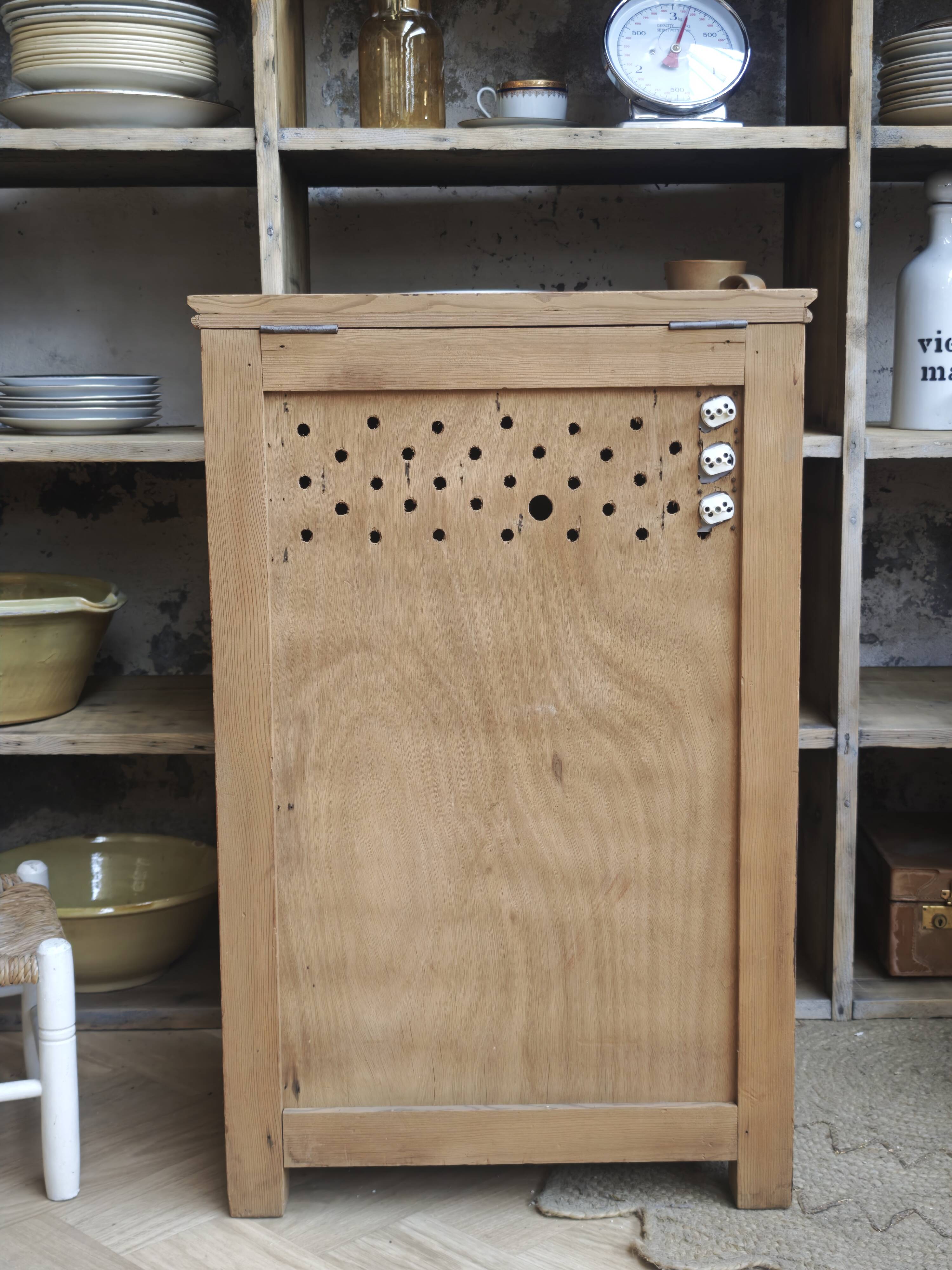 Confiturier bois façade travier meuble d'appoint
