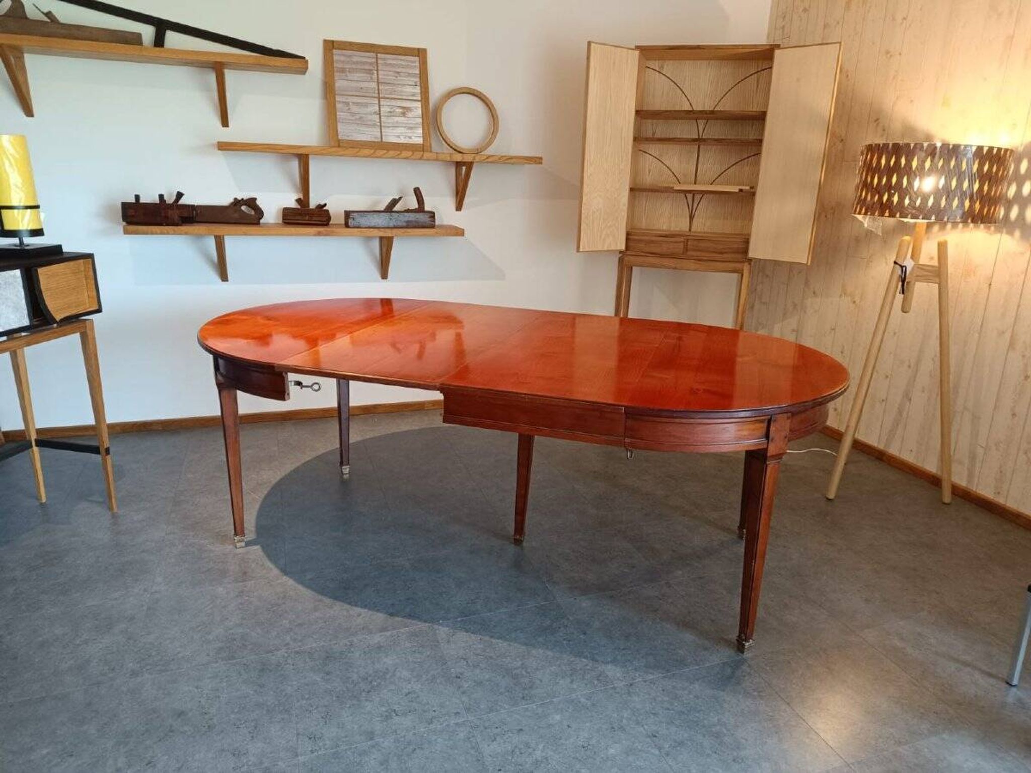 Table de salle à manger en bois exotique