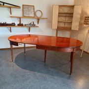 Table de salle à manger en bois exotique
