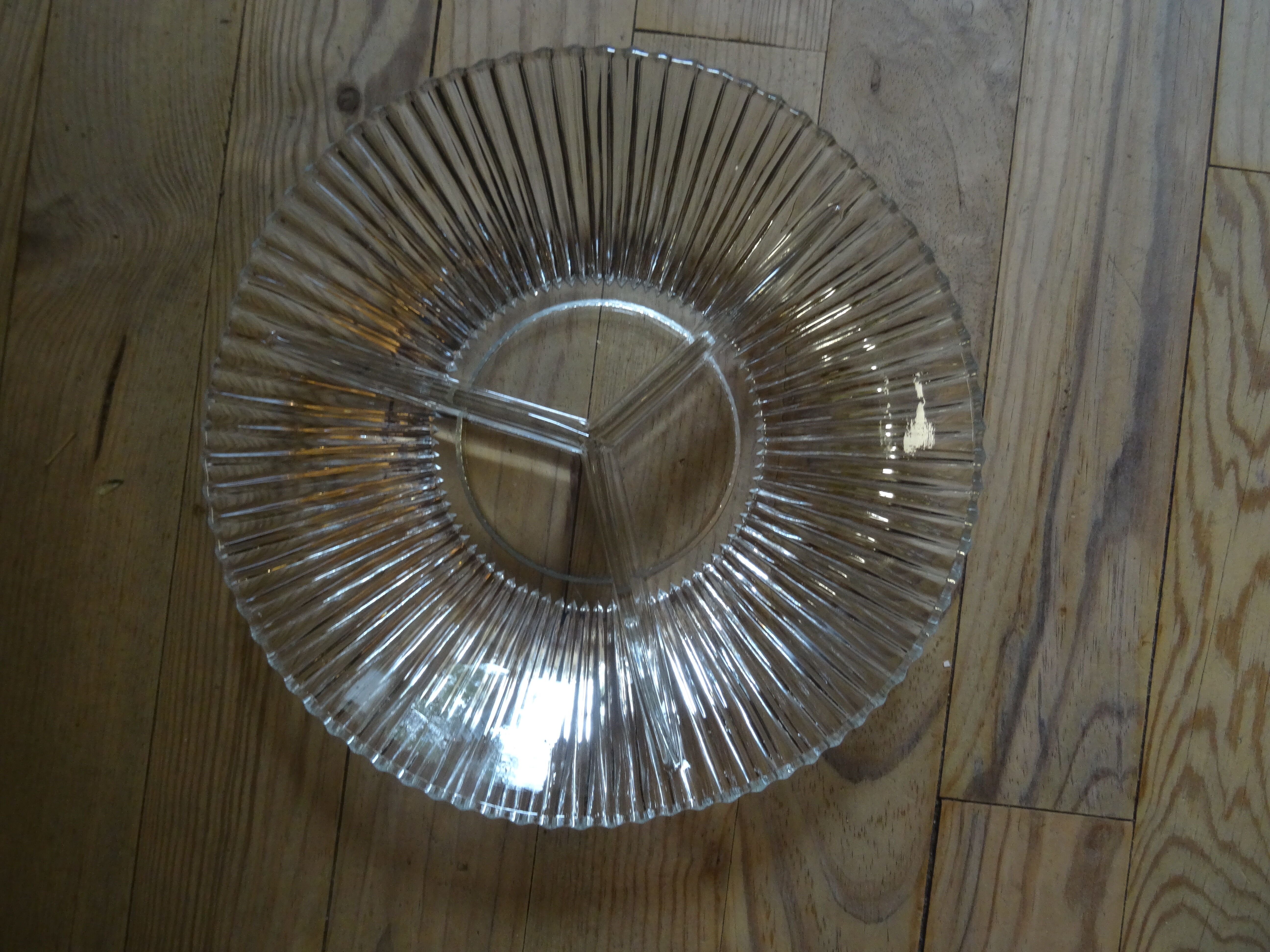 Round glass aperitif dish 3 compartments