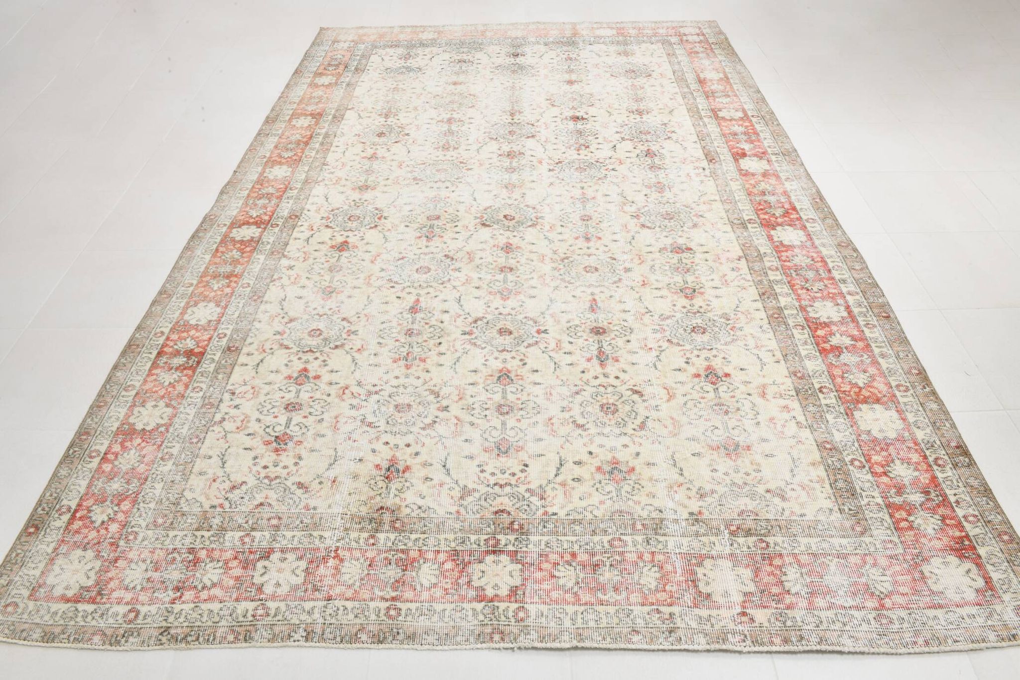 Tapis persan vintage à motif floral