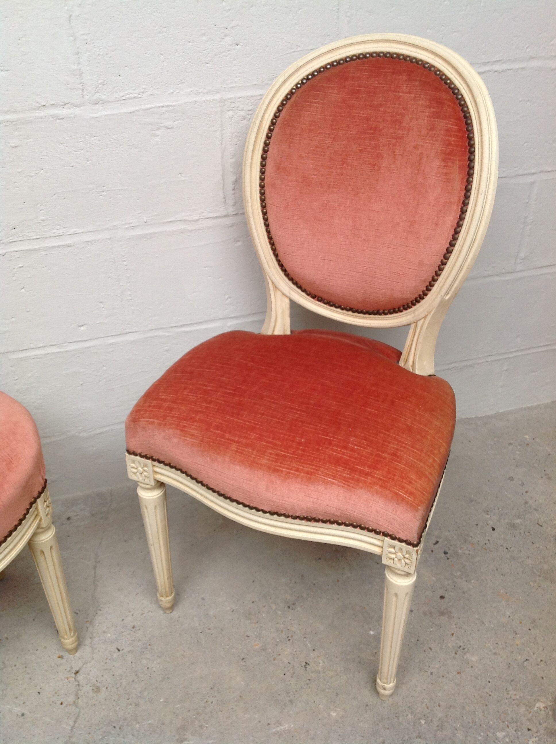 Chaise médaillon et tabouret velours style Louis XVI
