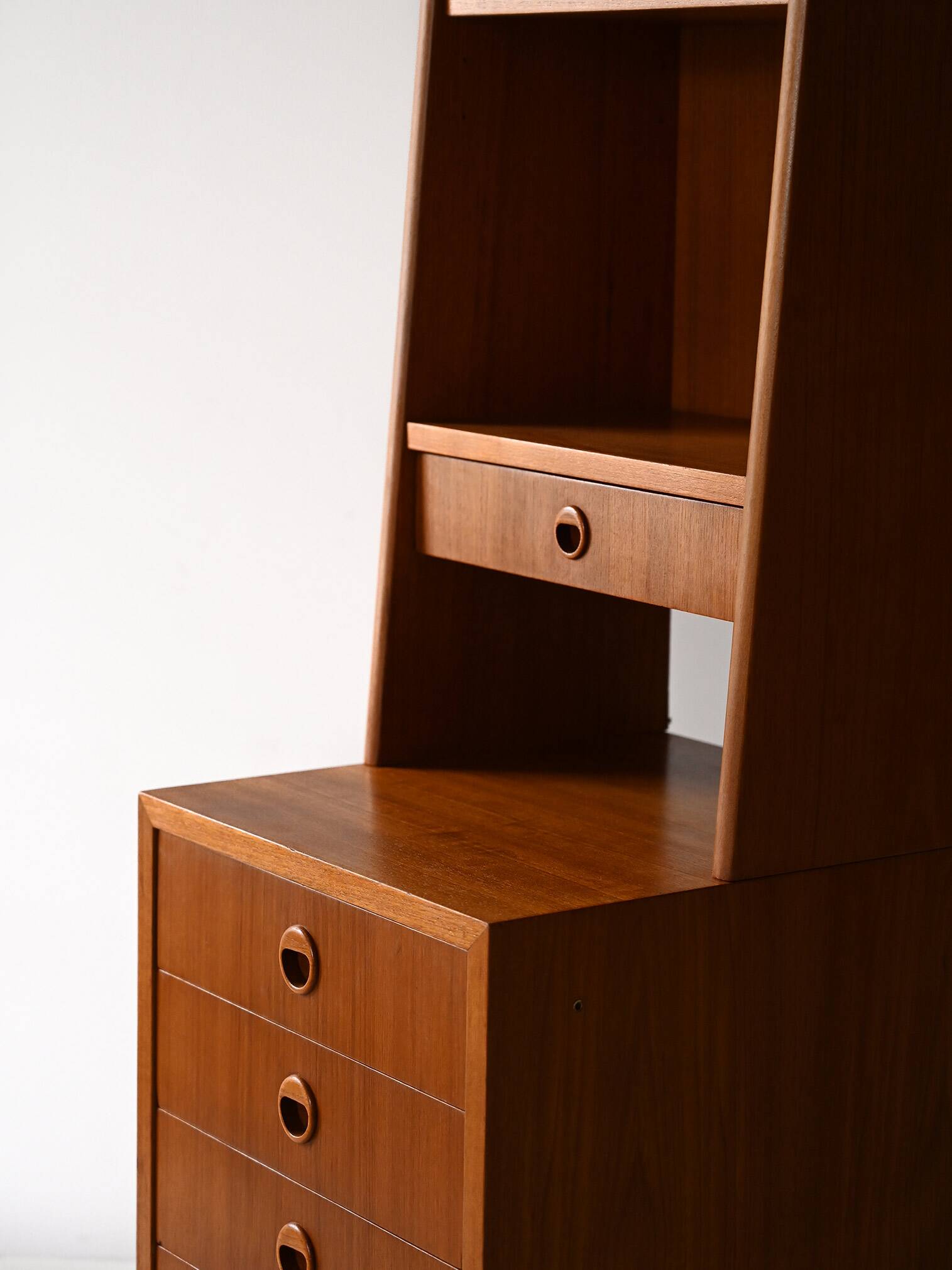 Fine teak bookcase with drawers