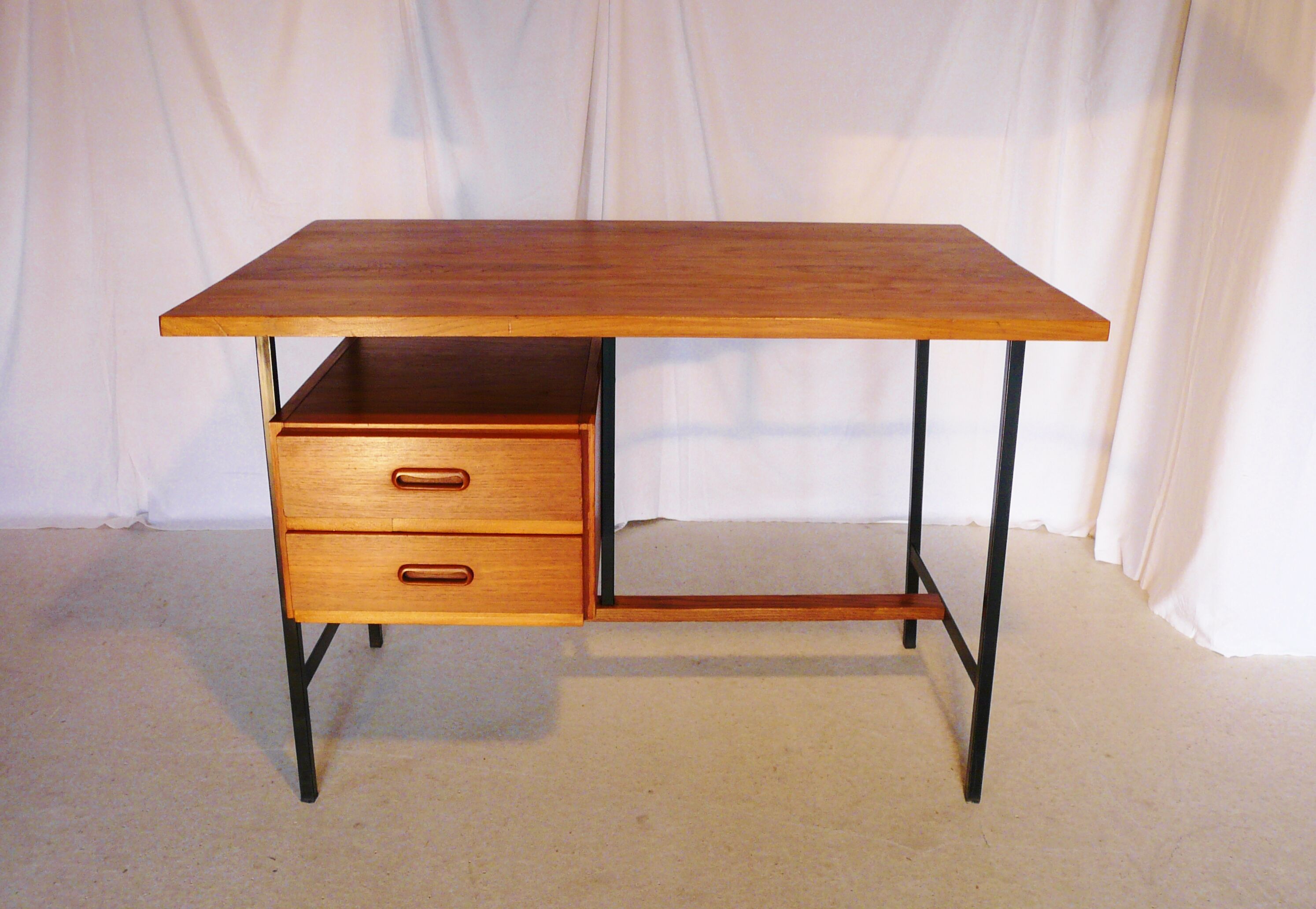 Modernist vintage desk in wood and black lace-up steel