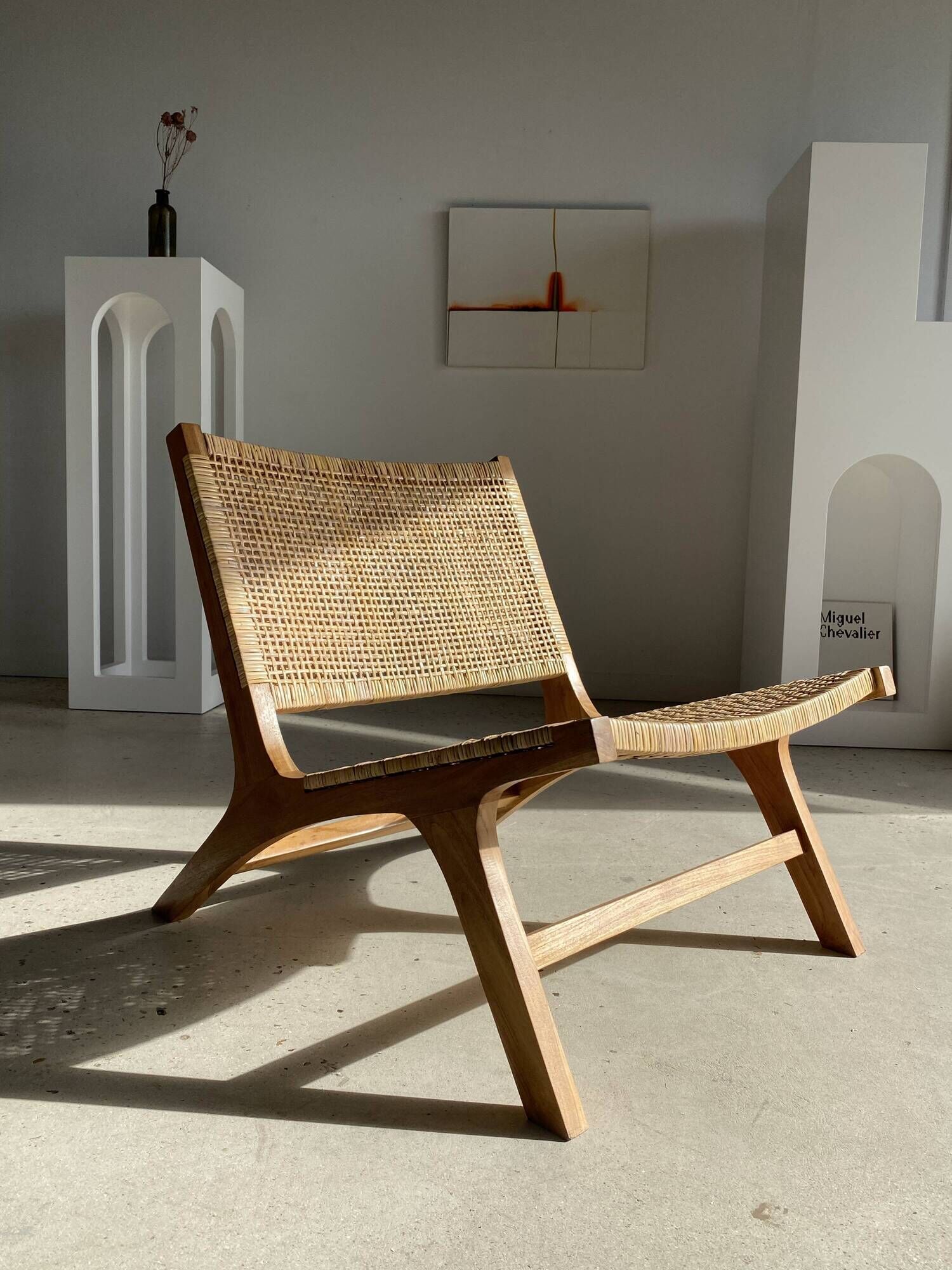 Reclining armchair in natural wood and woven rattan