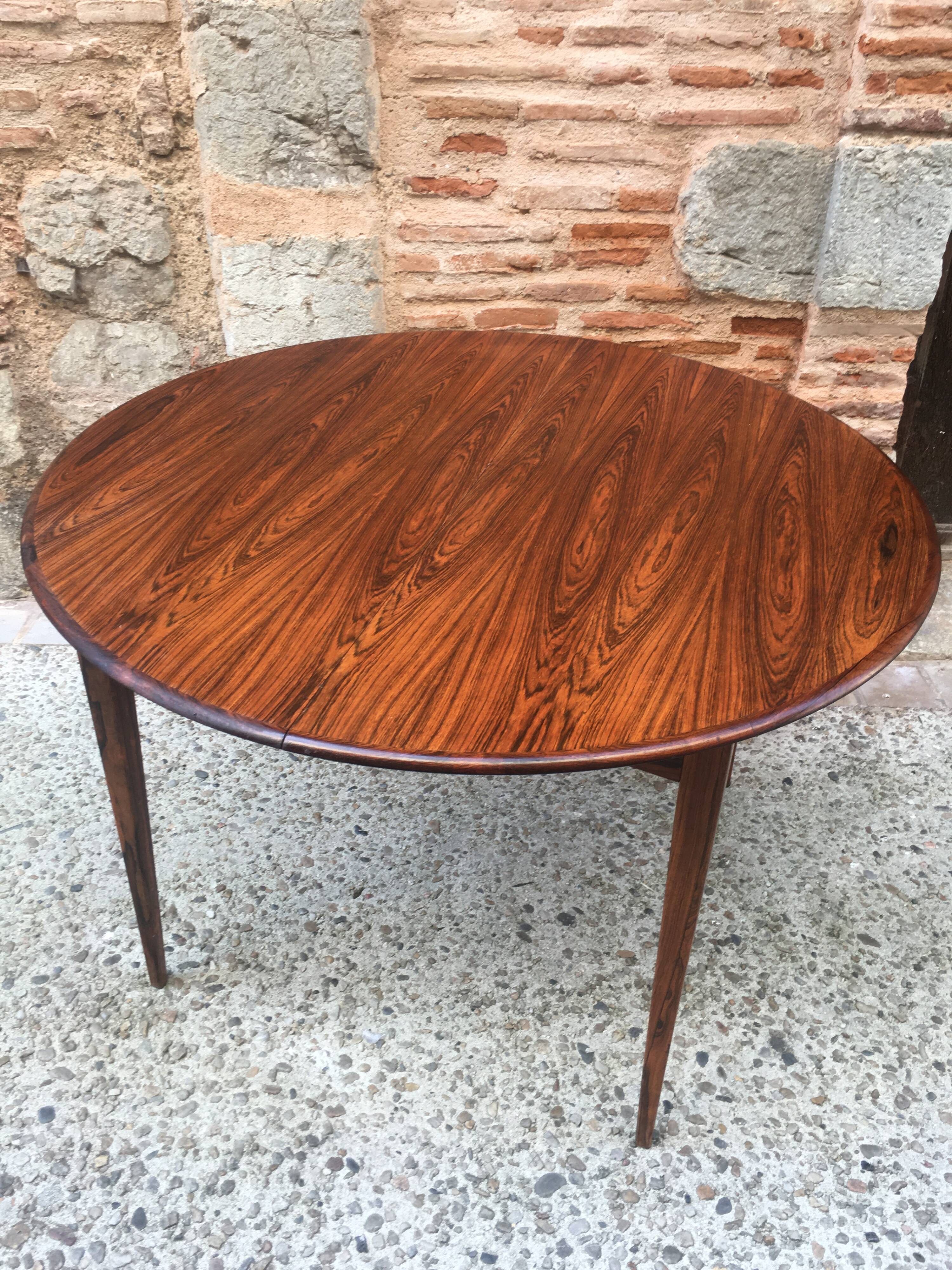 Expandable roundtable