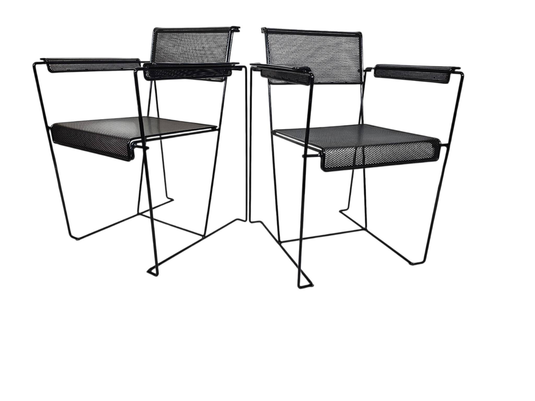 Style Pilastro - Postmoderne - (2) chaises - acier perforé - design néerlandais