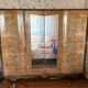 Grande armoire vintage en loupe de noyer - style Art Déco