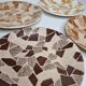 Ensemble de quatre assiettes Terrazzo assorties de la faïencerie de Gien, 22,5 cm