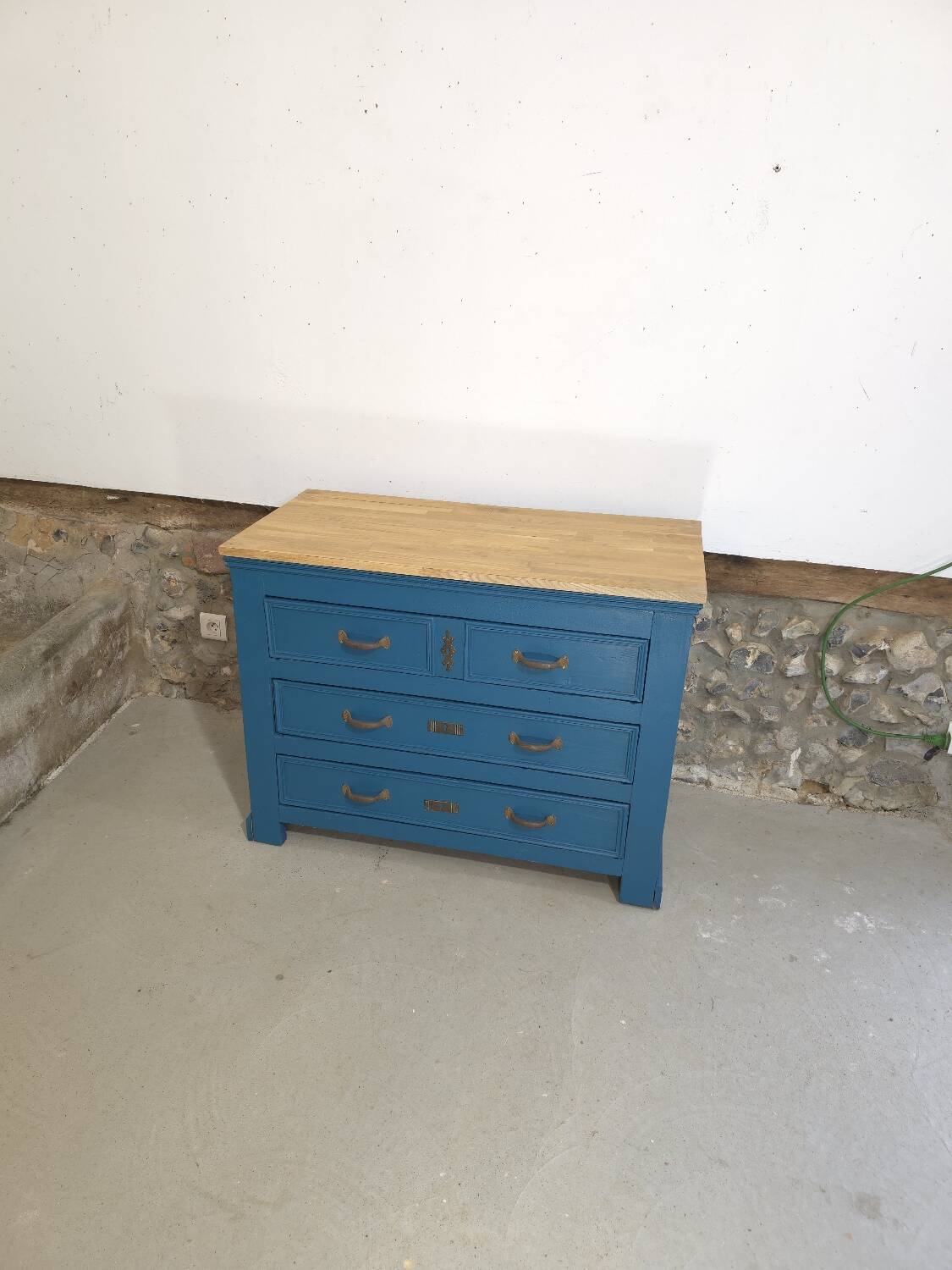 Commode ancienne bleue et dessus chêne
