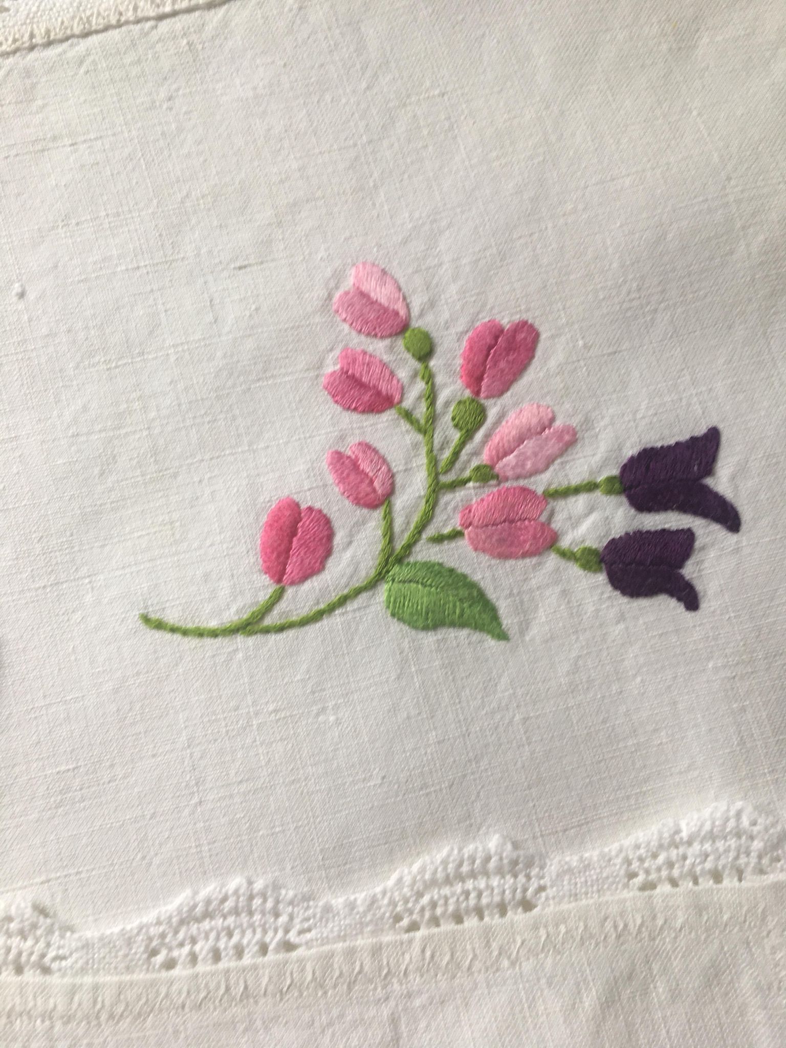 8 hand-embroidered napkins
