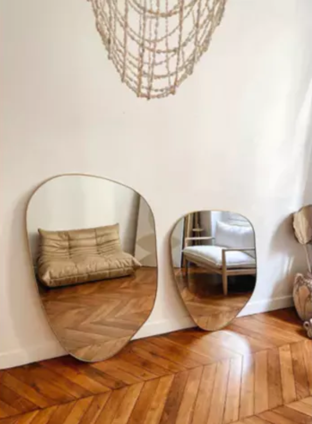 Miroir trapèze irrégulier organique laiton doré minimaliste