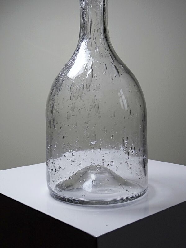 Grande bouteille ancienne en verre soufflé bullé, début XXe 1900-1920