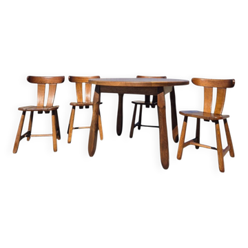 Round dining table in solid oak in a brutalist style with 4 Depuydt chairs from Belgium.