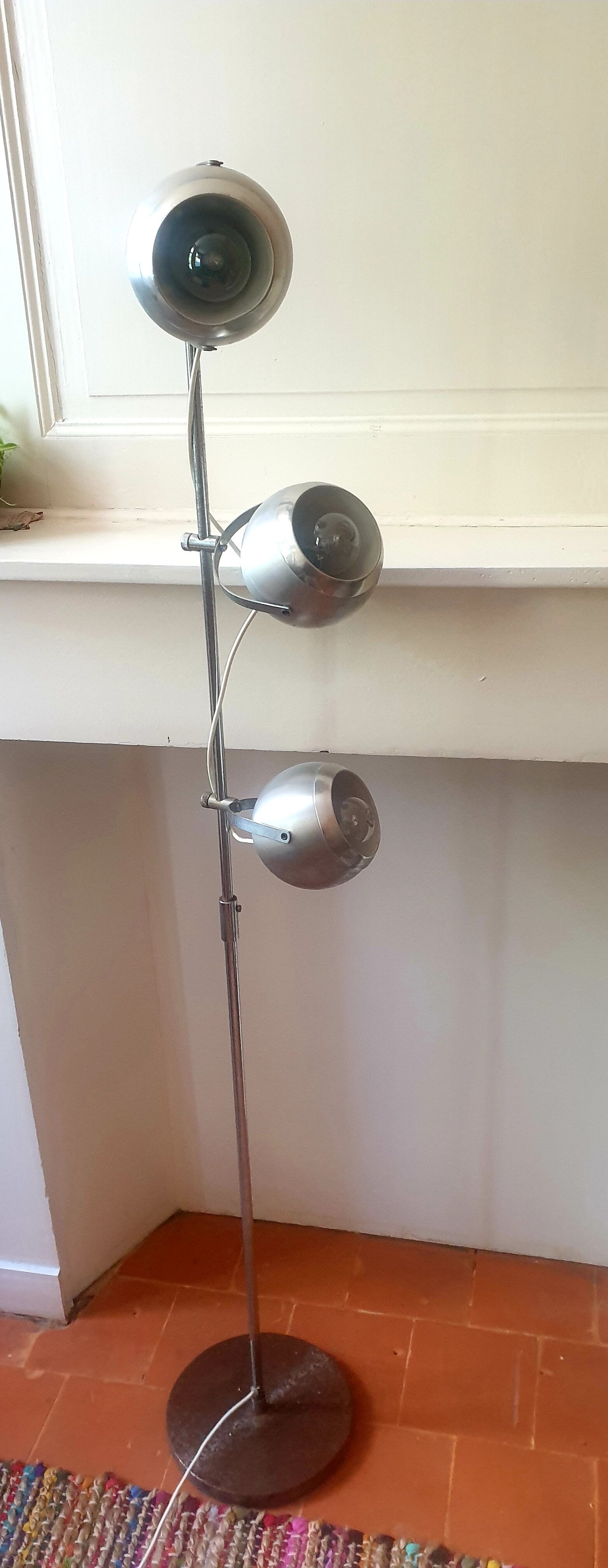 "Eye ball" lamppost