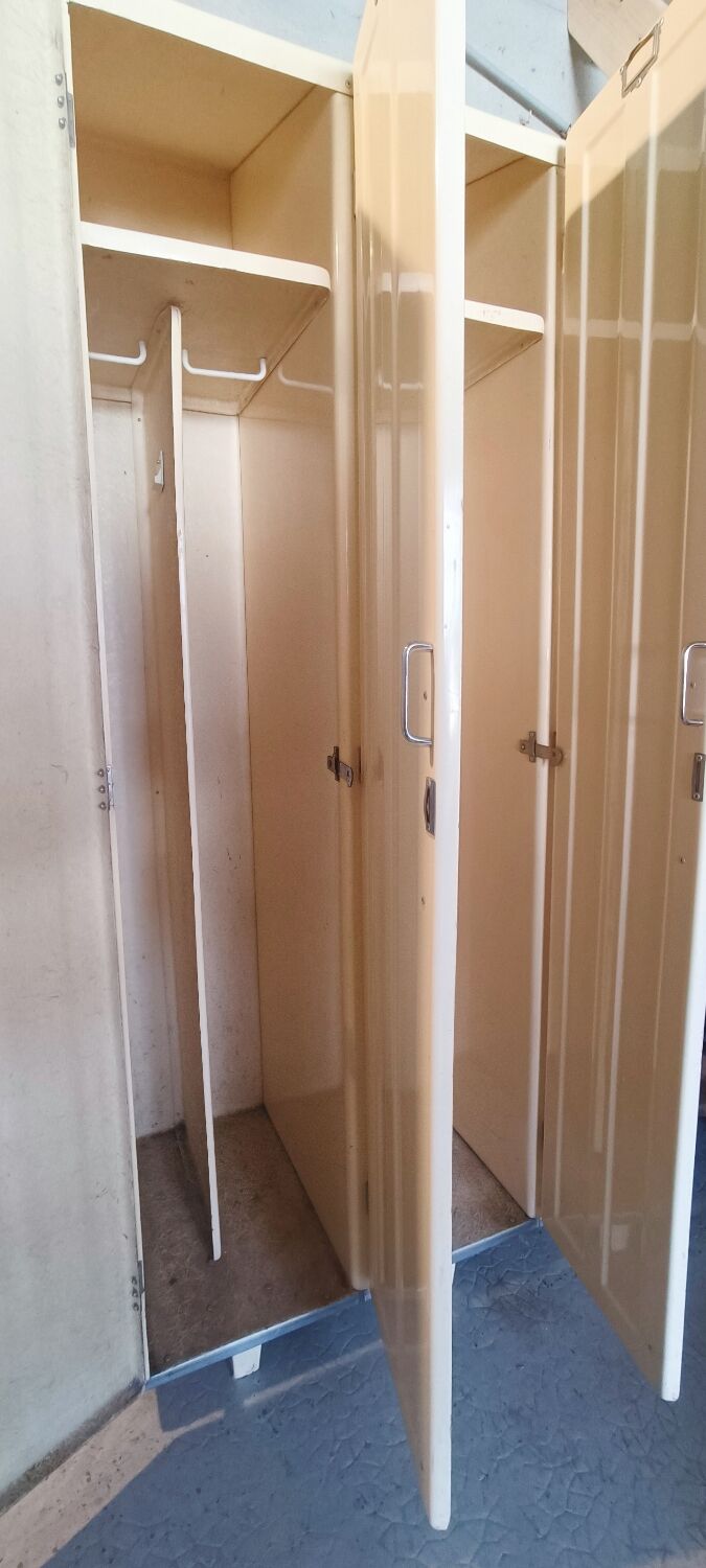 Fiber workshop cloakroom