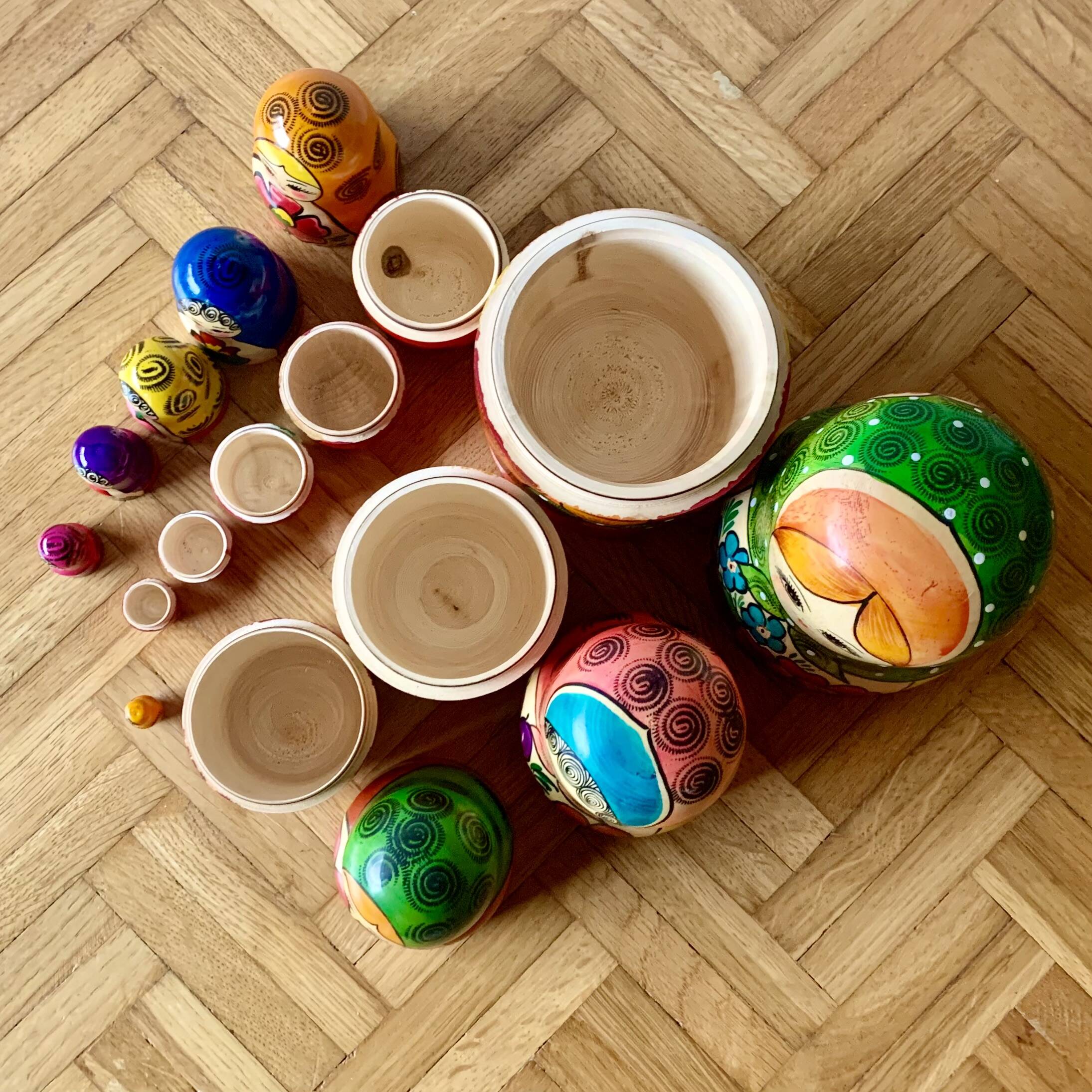 Matryoshka - Series of 9 vintage Russian dolls