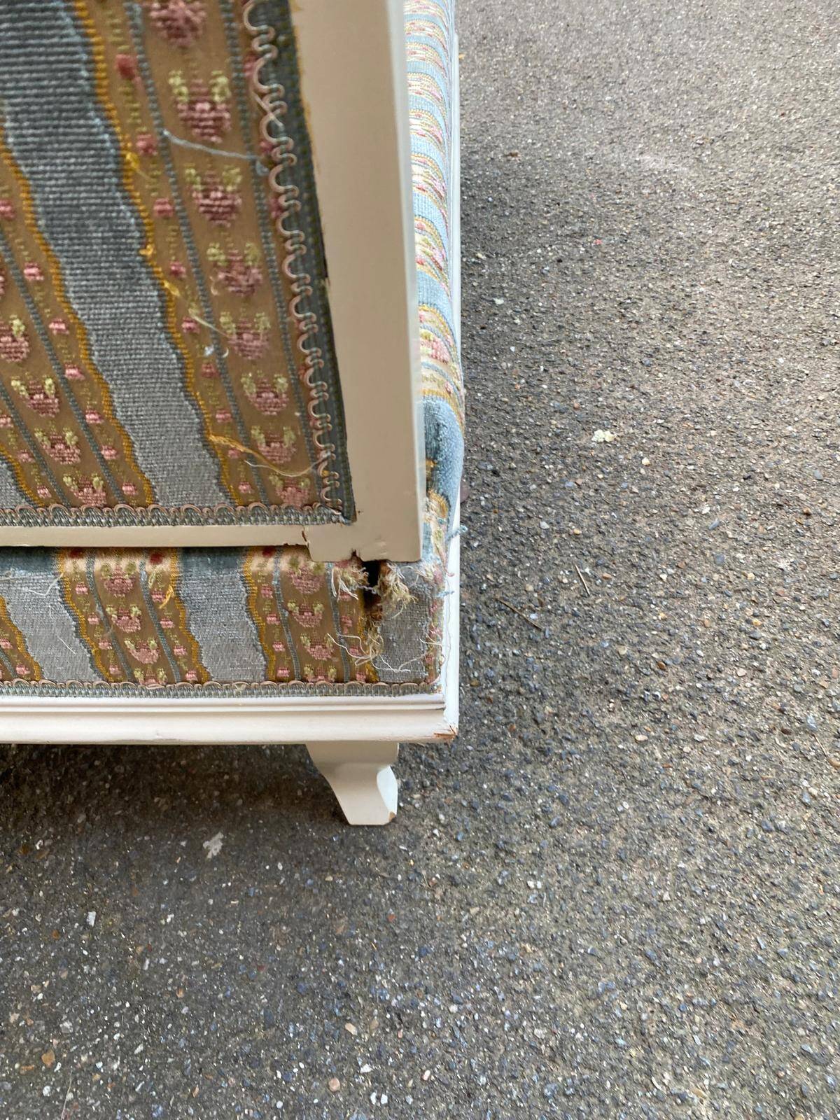 Louis XV velvet bench from the 19th century.