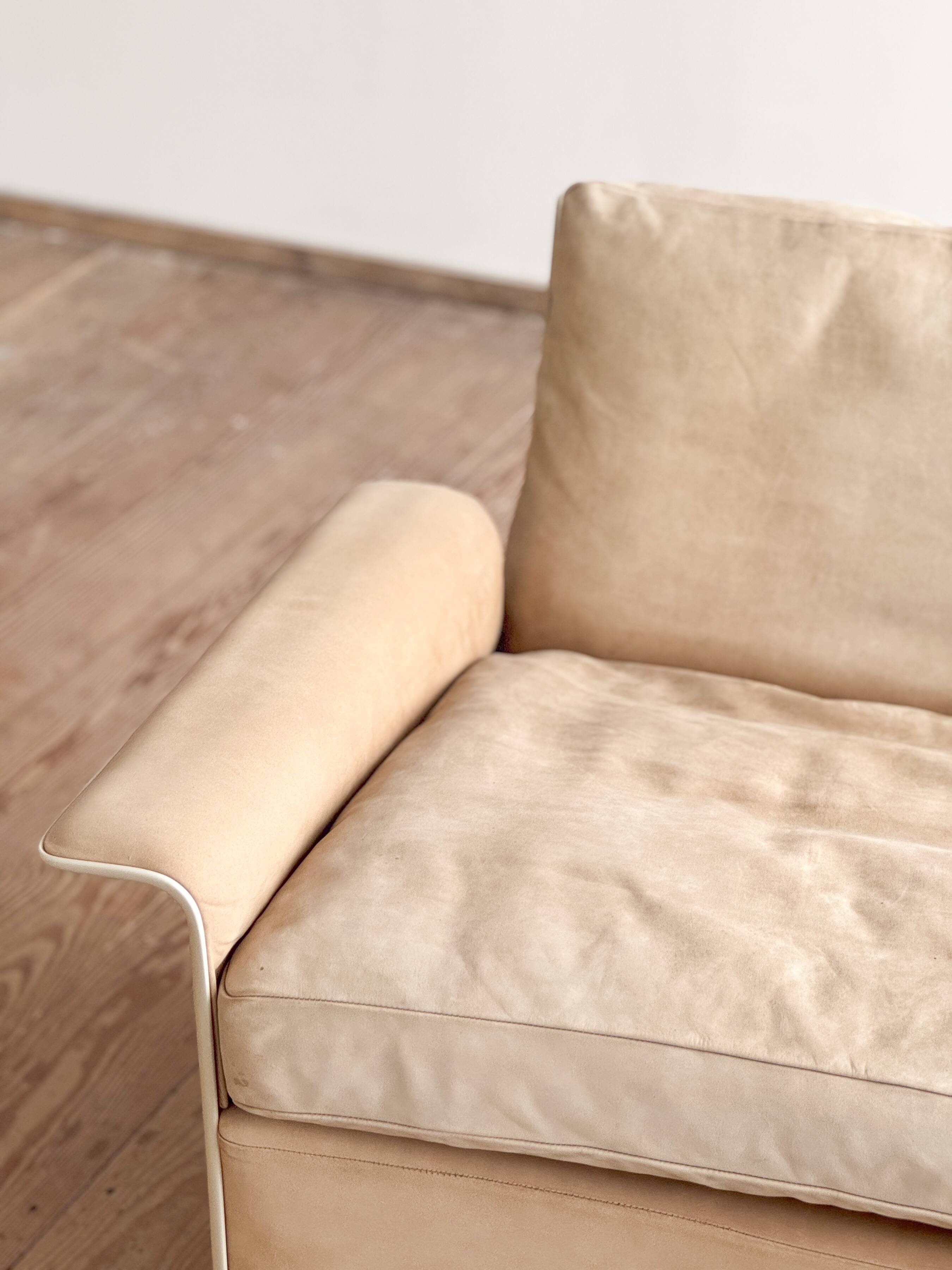 Fauteuil design 620 en cuir suédé beige par Dieter Rams, Vitsœ, Mid-Century