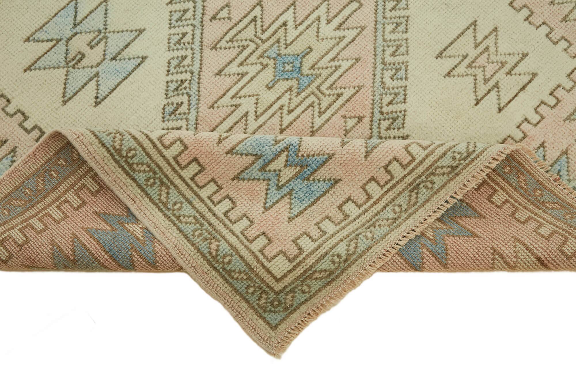 Turkish Vintage Anatolian Rug 122 cm x 210 cm