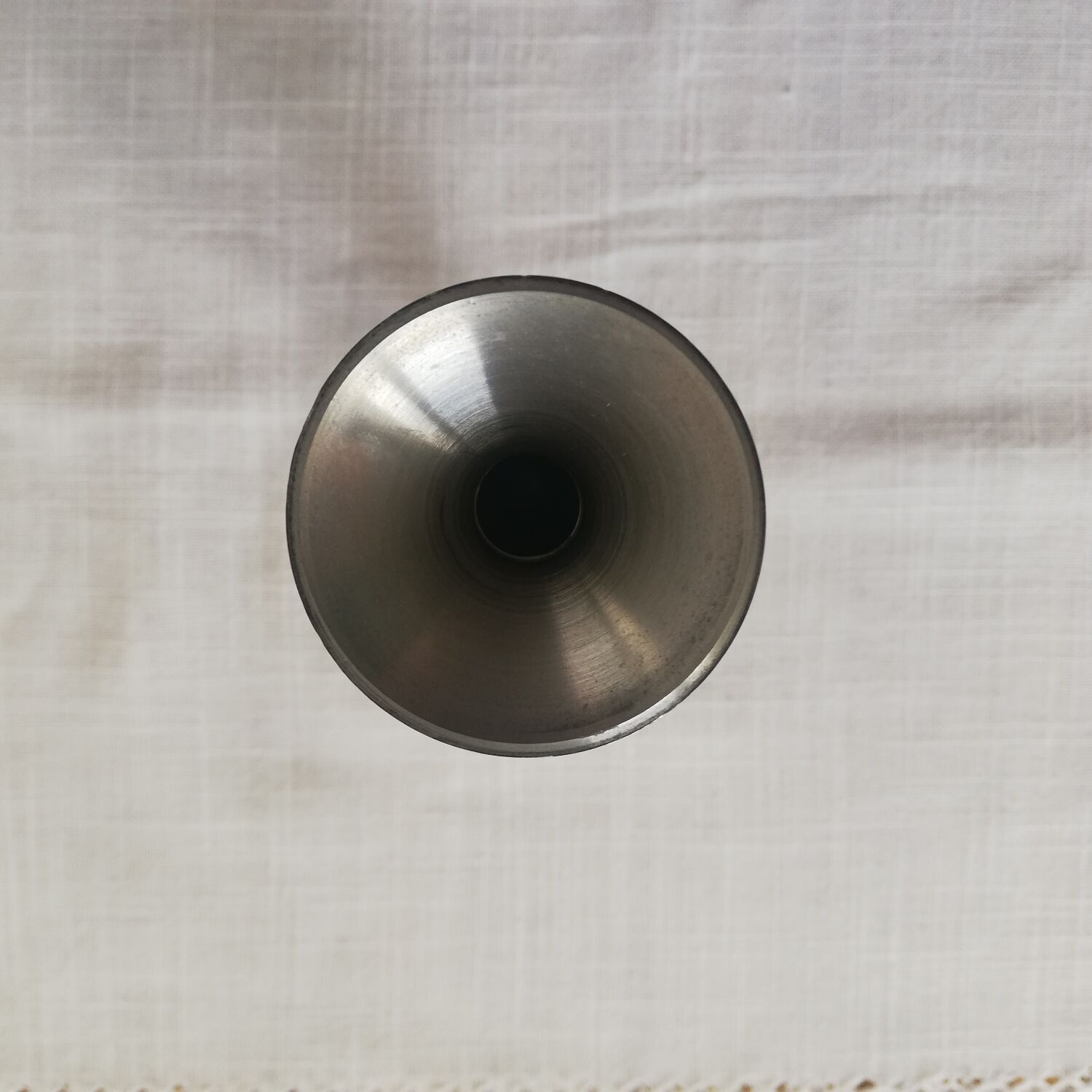 Single-stem vase in pewter