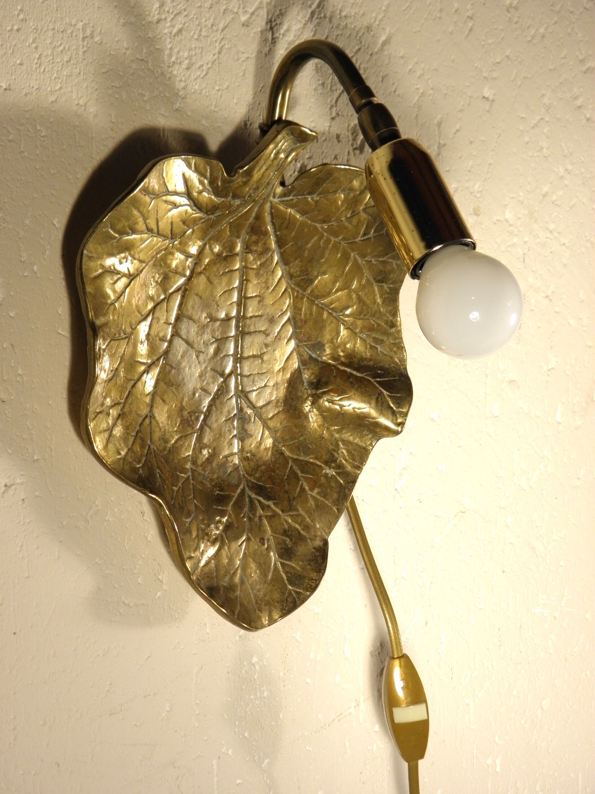 Brass "sheet" wall lamp