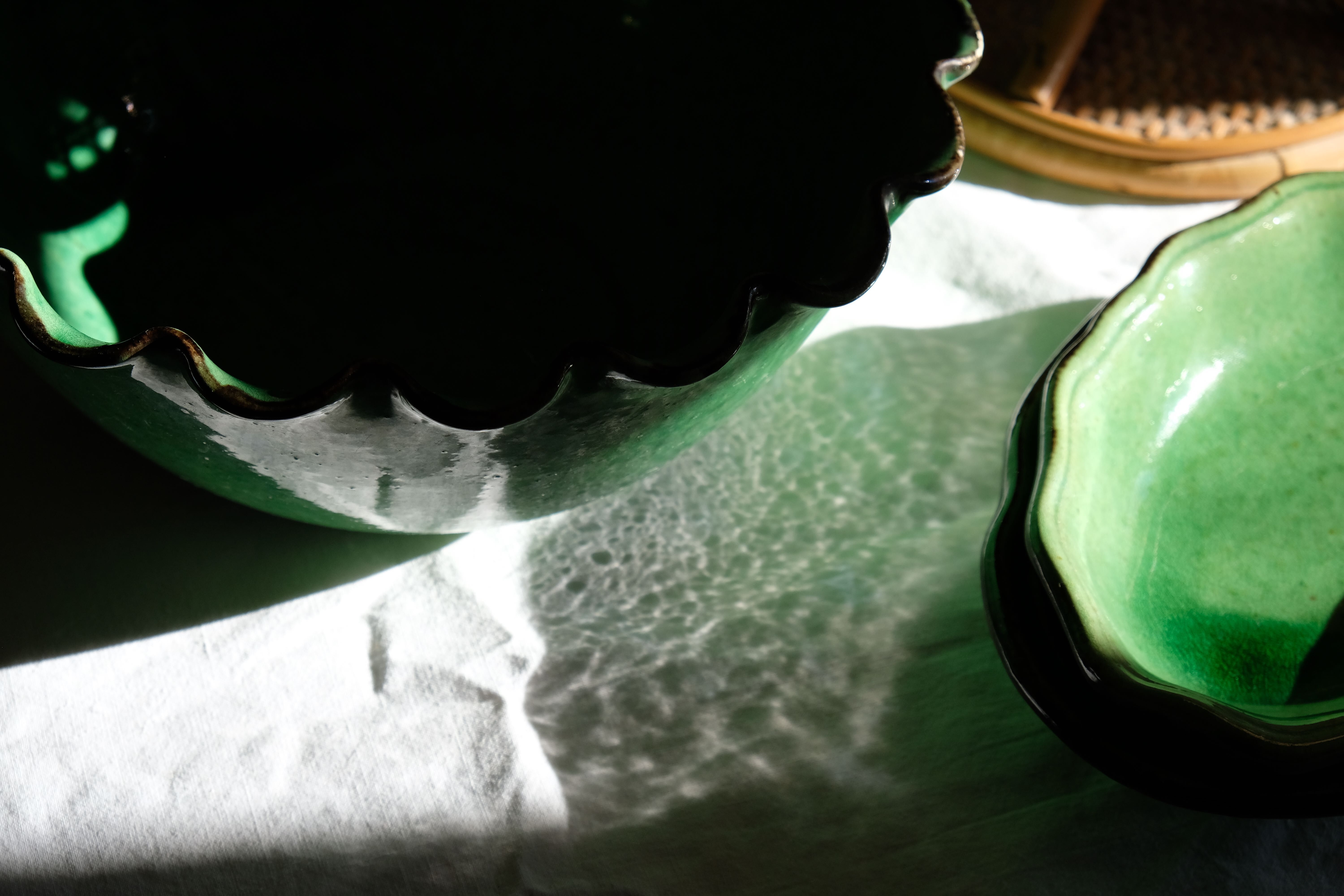 Ancient saladier varnished Provence