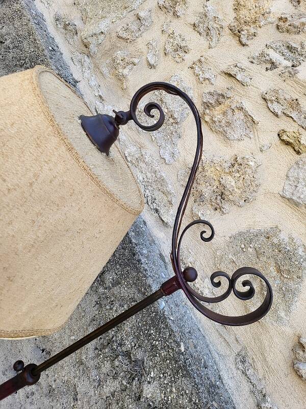 HEIGHT-ADJUSTABLE WROUGHT IRON FLOOR LAMP