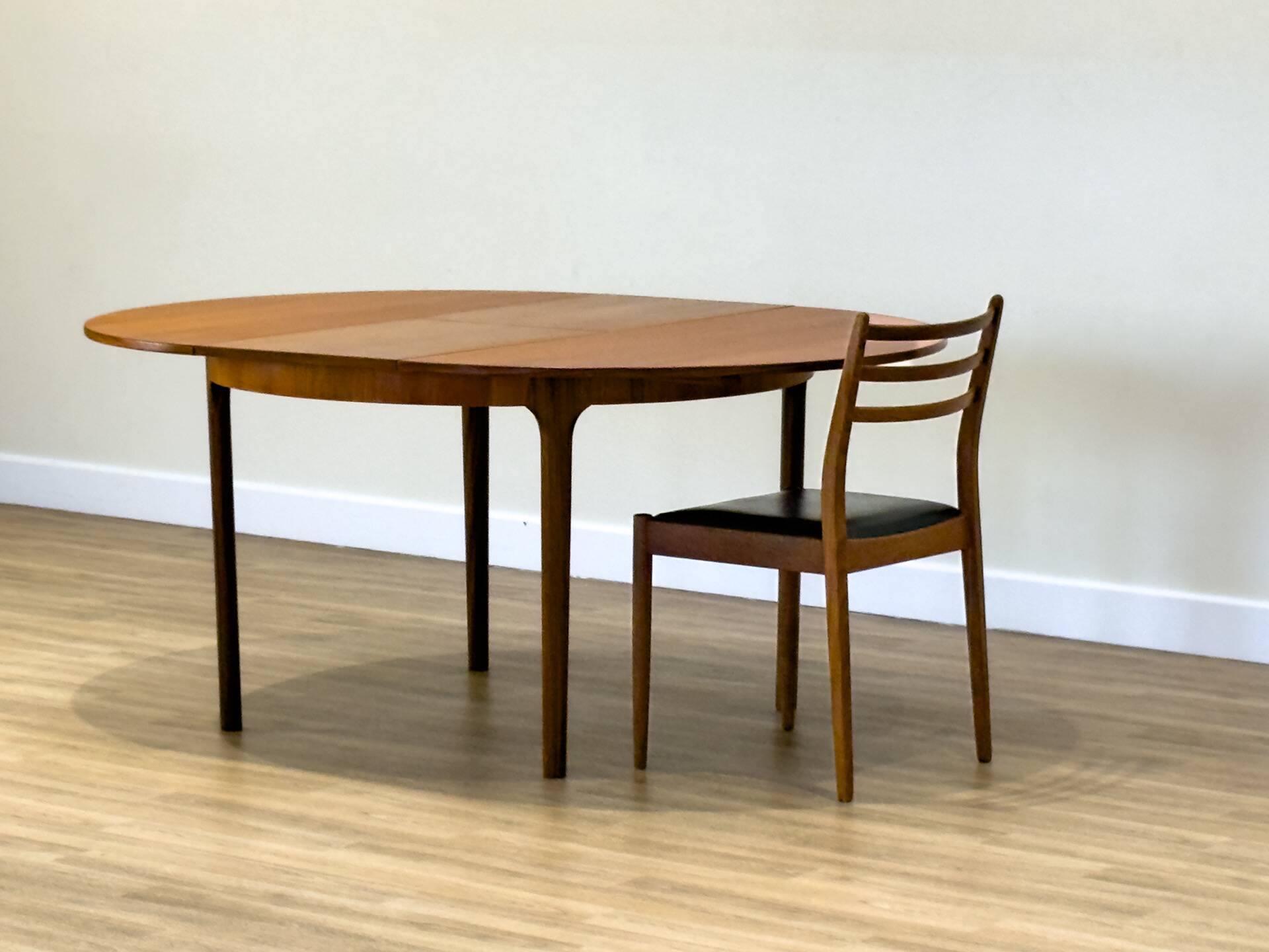 McIntosh Dunvegan Teak Dining Set – Round Extending Table & 4 Chairs (1960s