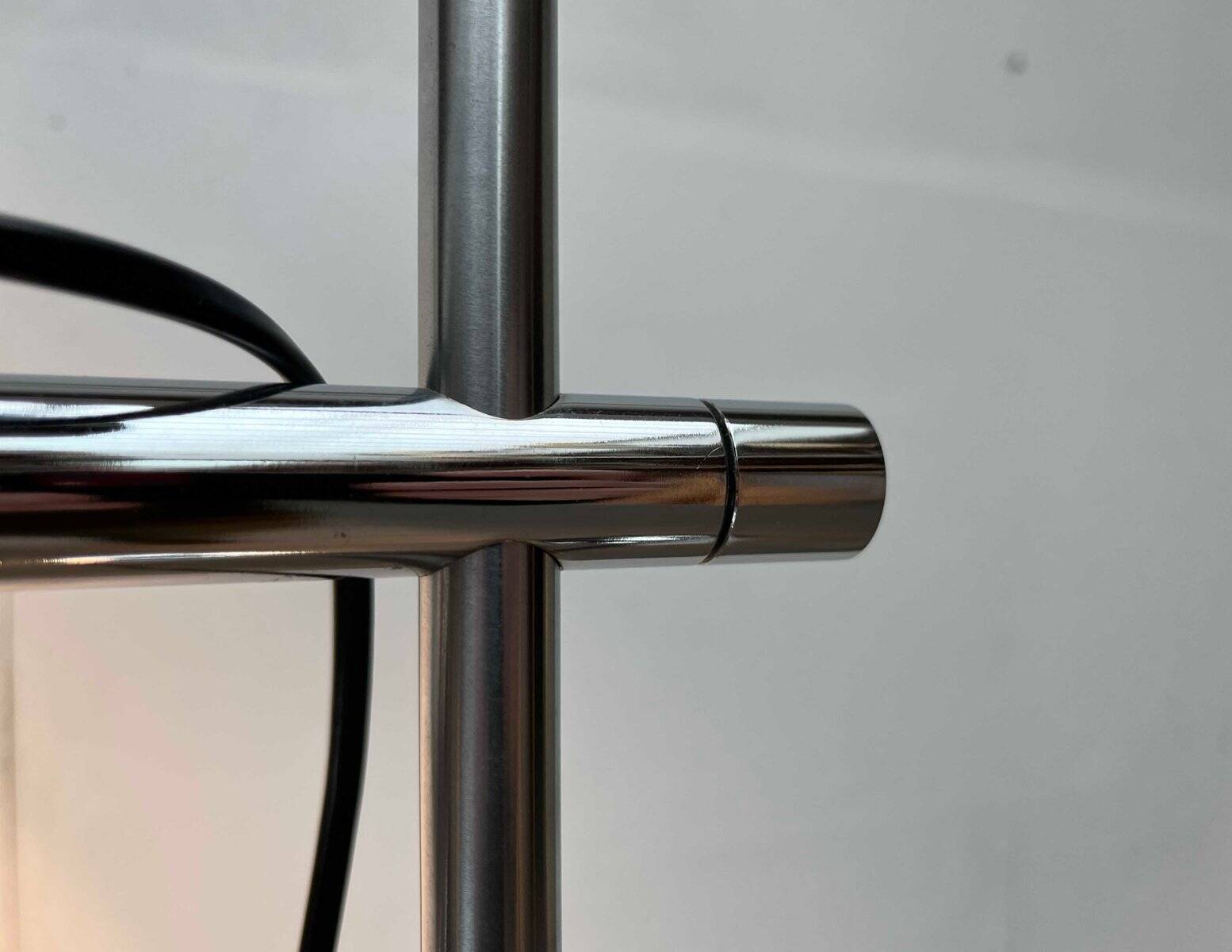 Lampe sur pied minimaliste de l’ère spatiale suisse du milieu du siècle par l'équipe SLZ pour Swisslamps International, années 1960